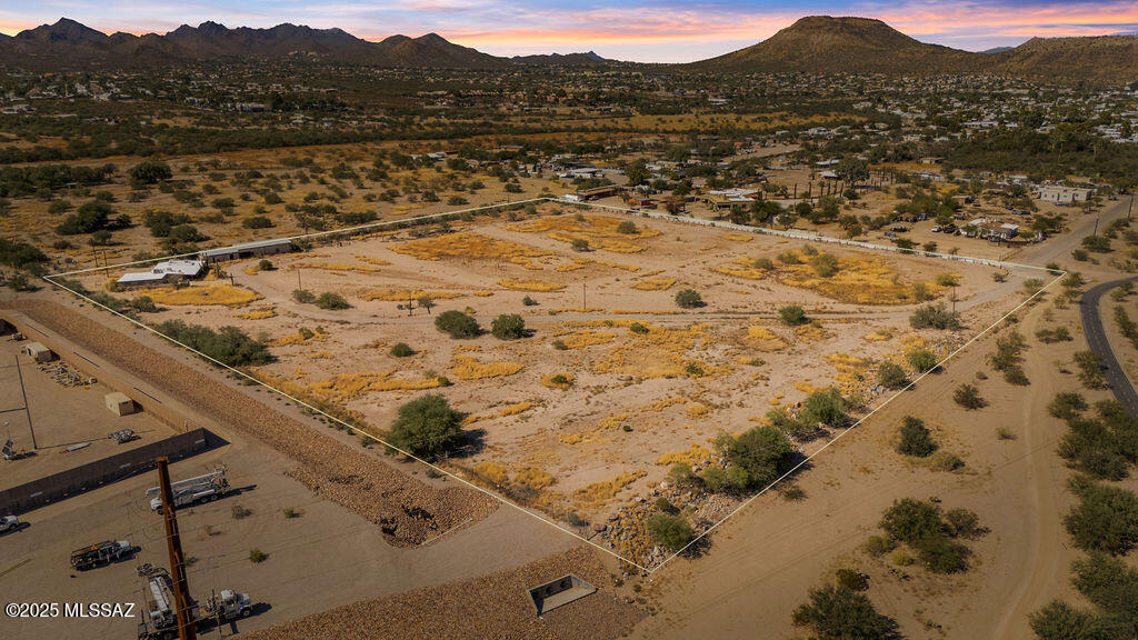 3001 S Cottonwood Lane