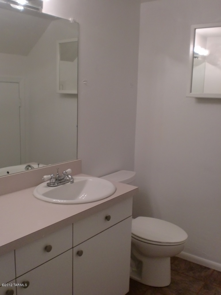 Tucson, Arizona 85712, United States, 1 Bedroom Bedrooms, ,2 BathroomsBathrooms,Residential,Active,16078