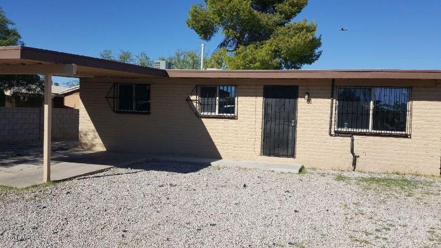 RECENTLY REMODELED 4 BR, 2 BATH, NEW CERAMIC TILE, NEW CARPET, FRESH PAINT INTERIOR EXTERIOR, CHAIN LINK FENCE, ALL AROUND, NEAR PARK, SHOPPING, ALL AMENITIES CLOSE BY. NO HOA DUES NOR FEES