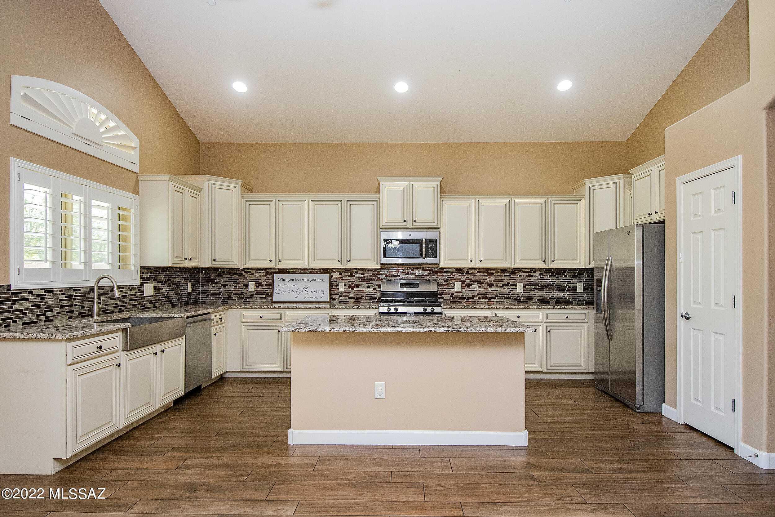 8486 N Gaetano Loop