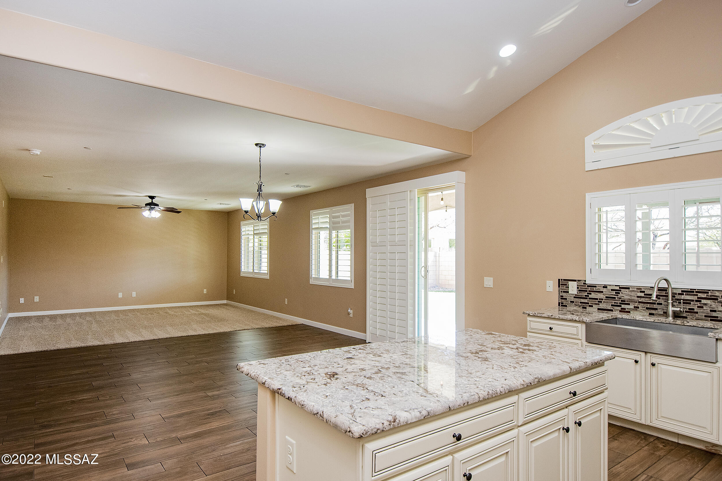 8486 N Gaetano Loop