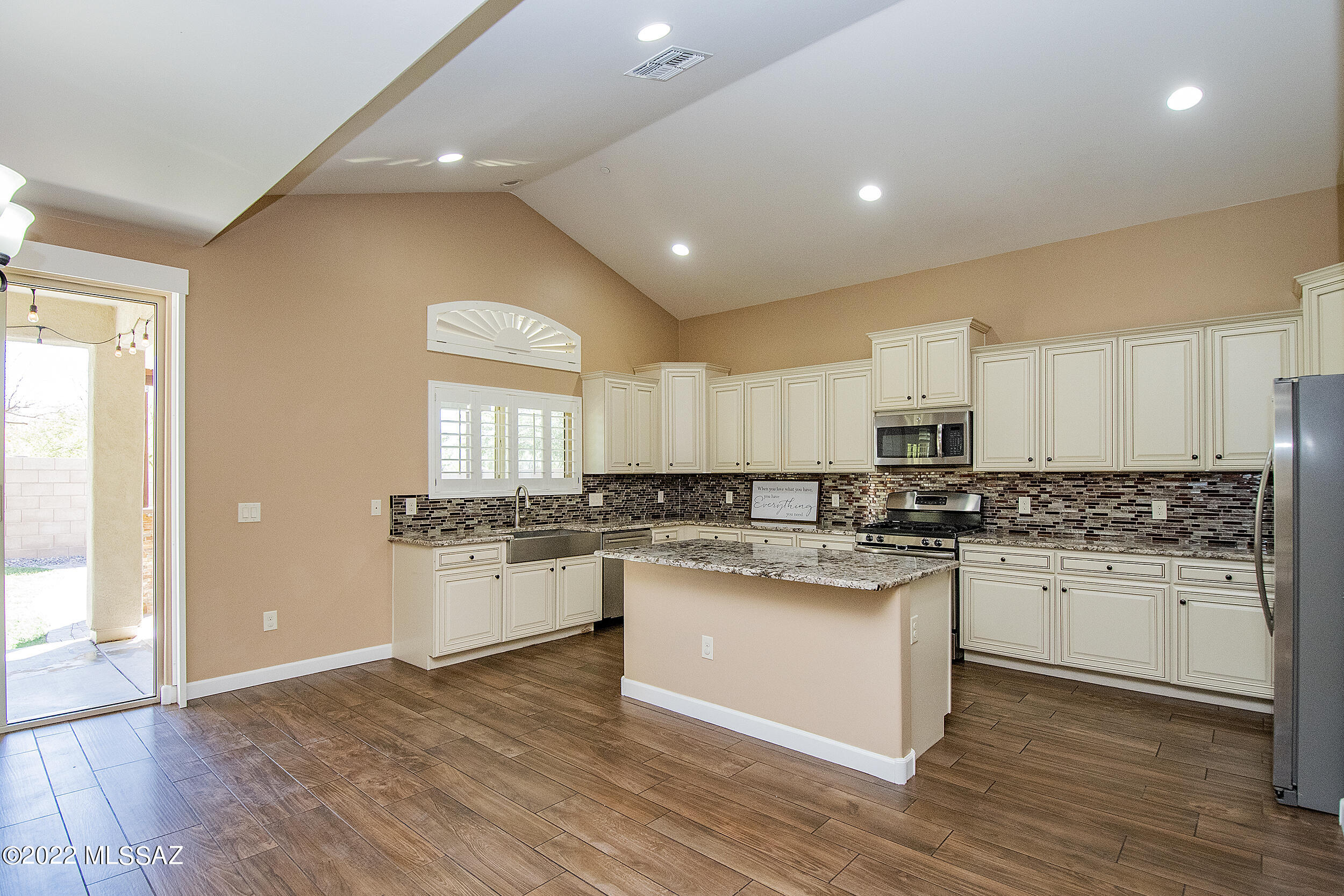 8486 N Gaetano Loop