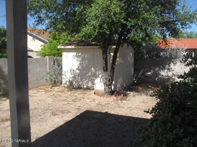 Hacienda Del Oro (1-879) - Residential Lease
