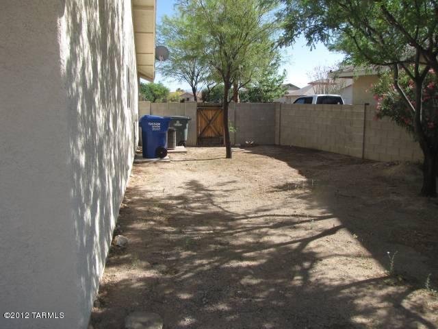Hacienda Del Oro (1-879) - Residential Lease