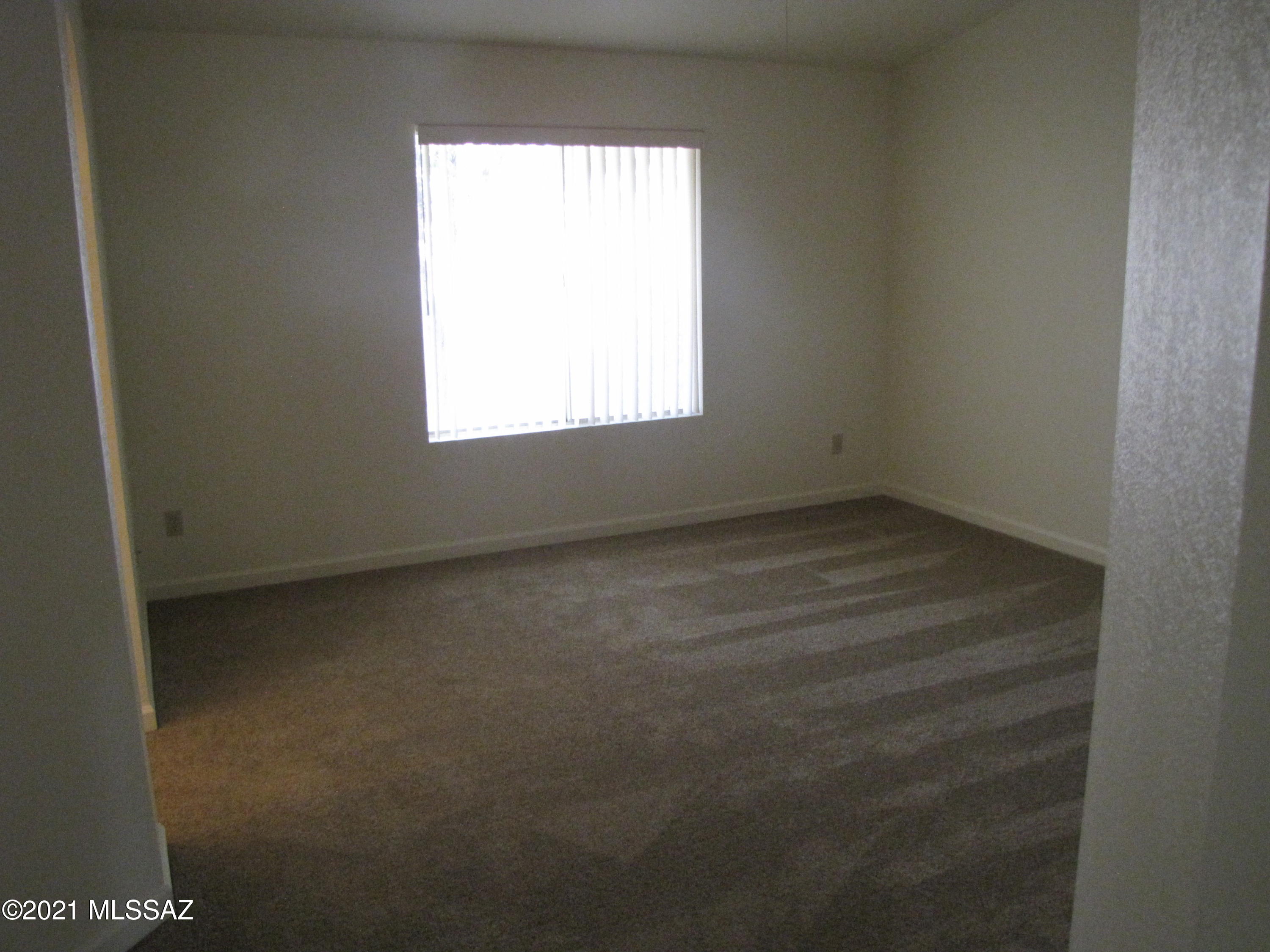 Hacienda Del Oro (1-879) - Residential Lease