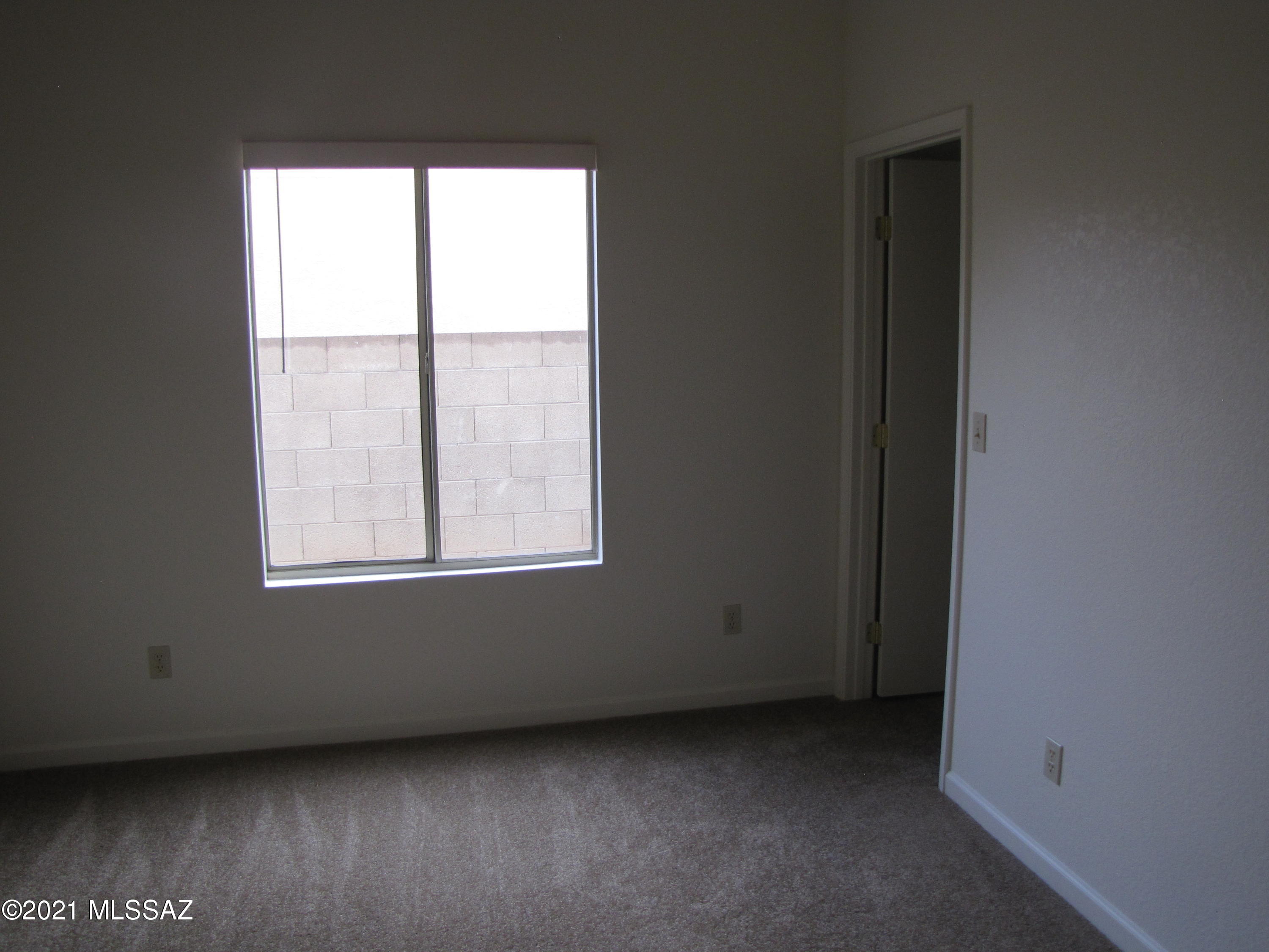 Hacienda Del Oro (1-879) - Residential Lease