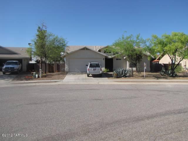 Hacienda Del Oro (1-879) - Residential Lease