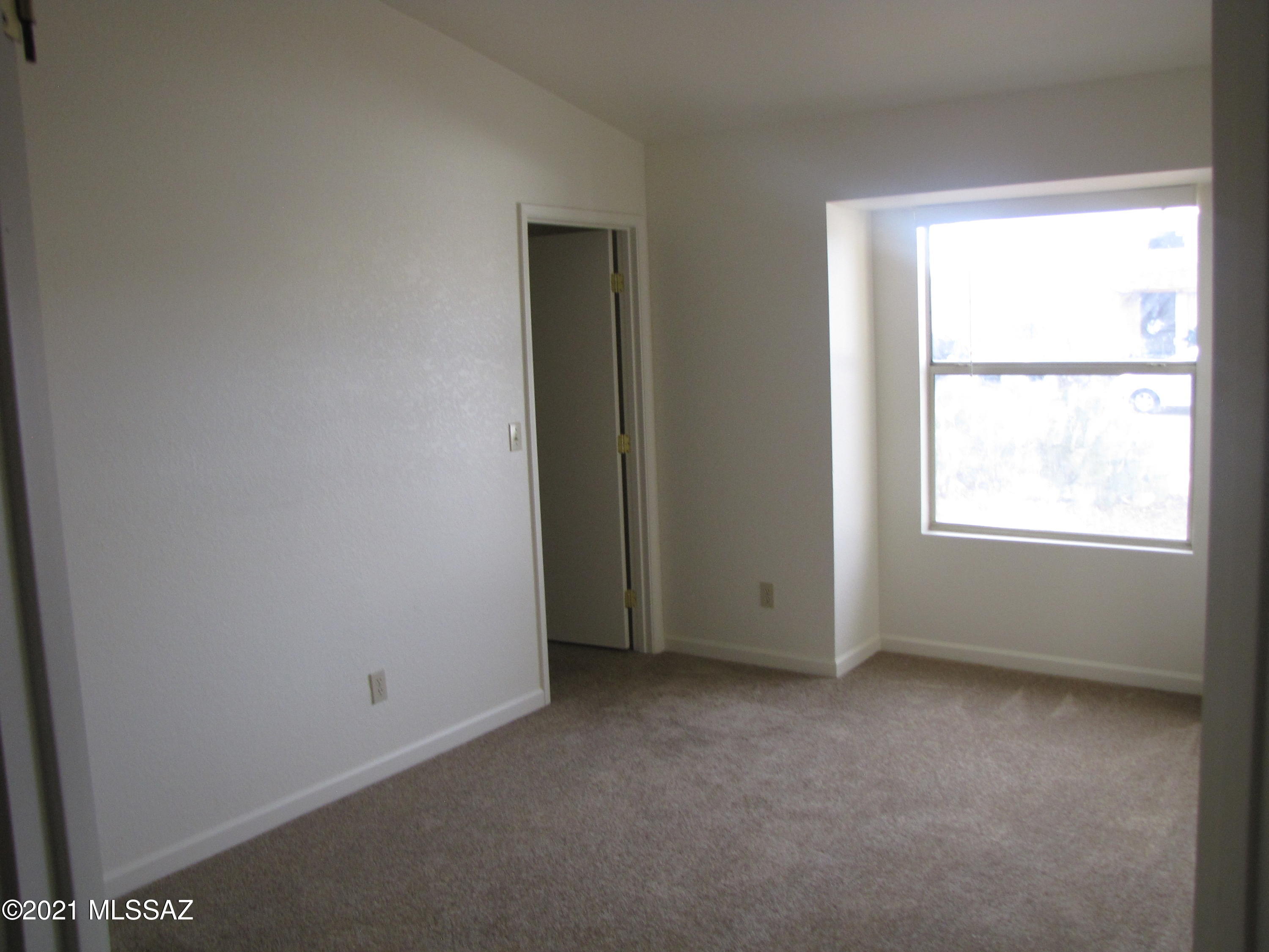 Hacienda Del Oro (1-879) - Residential Lease