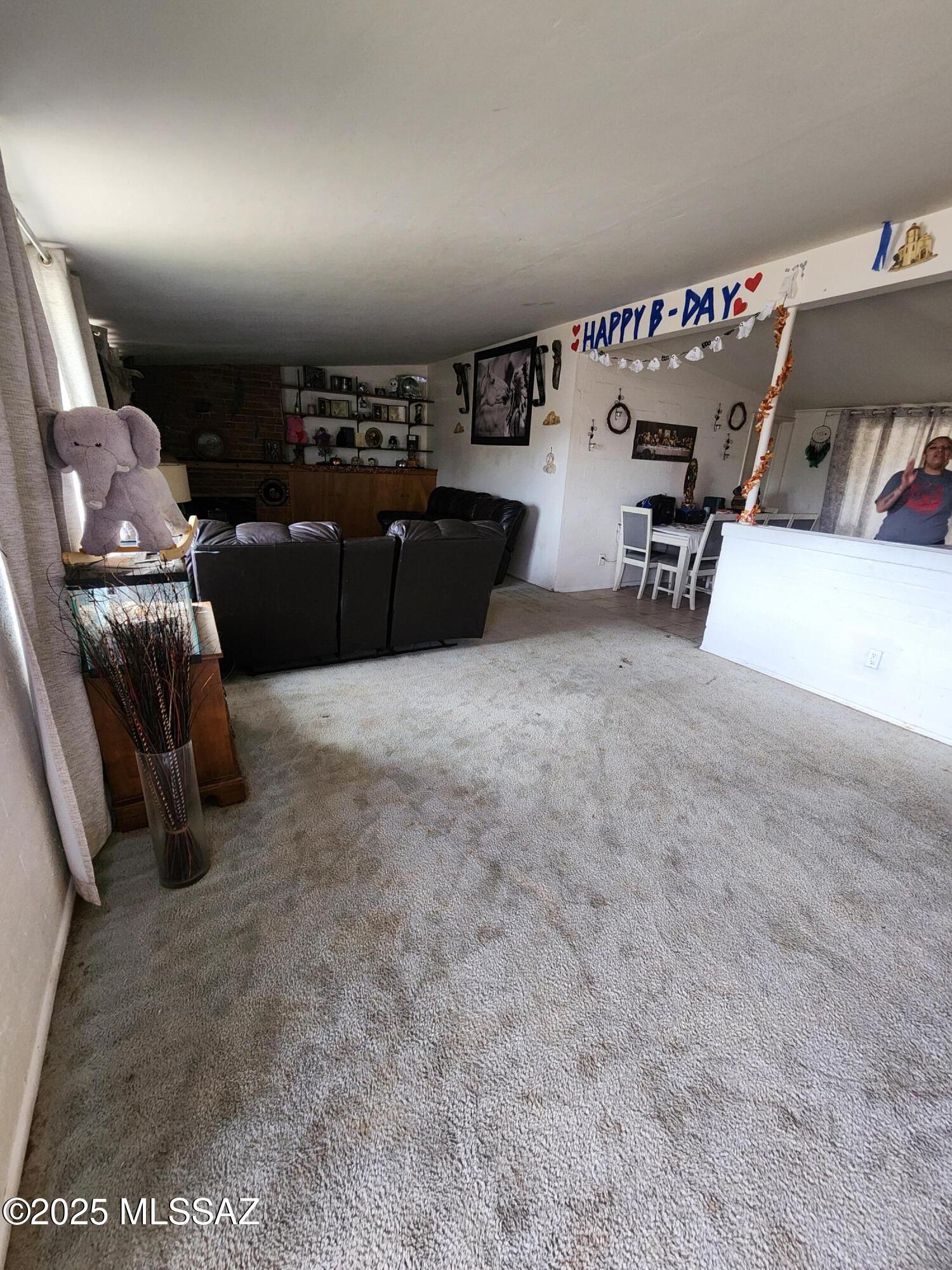 1702 S Avenida Regulo