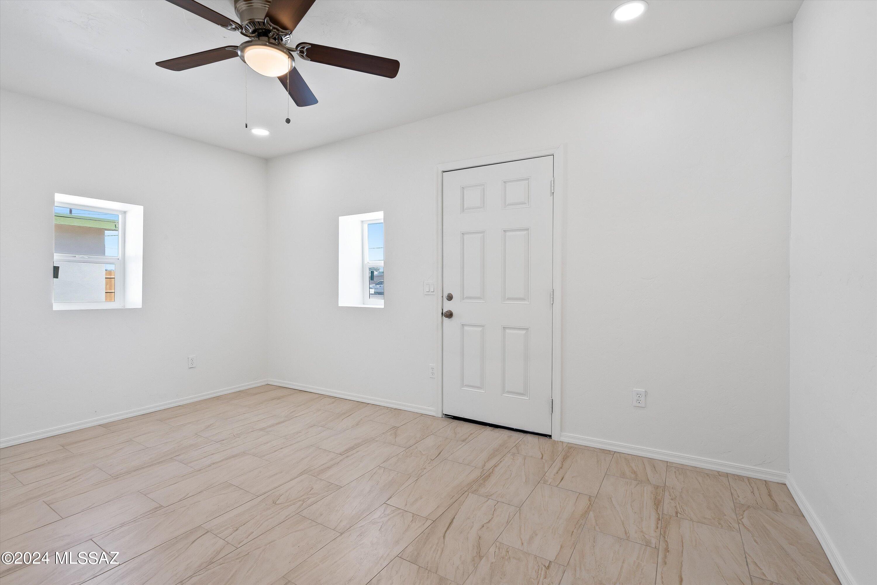 419 E Yavapai Road