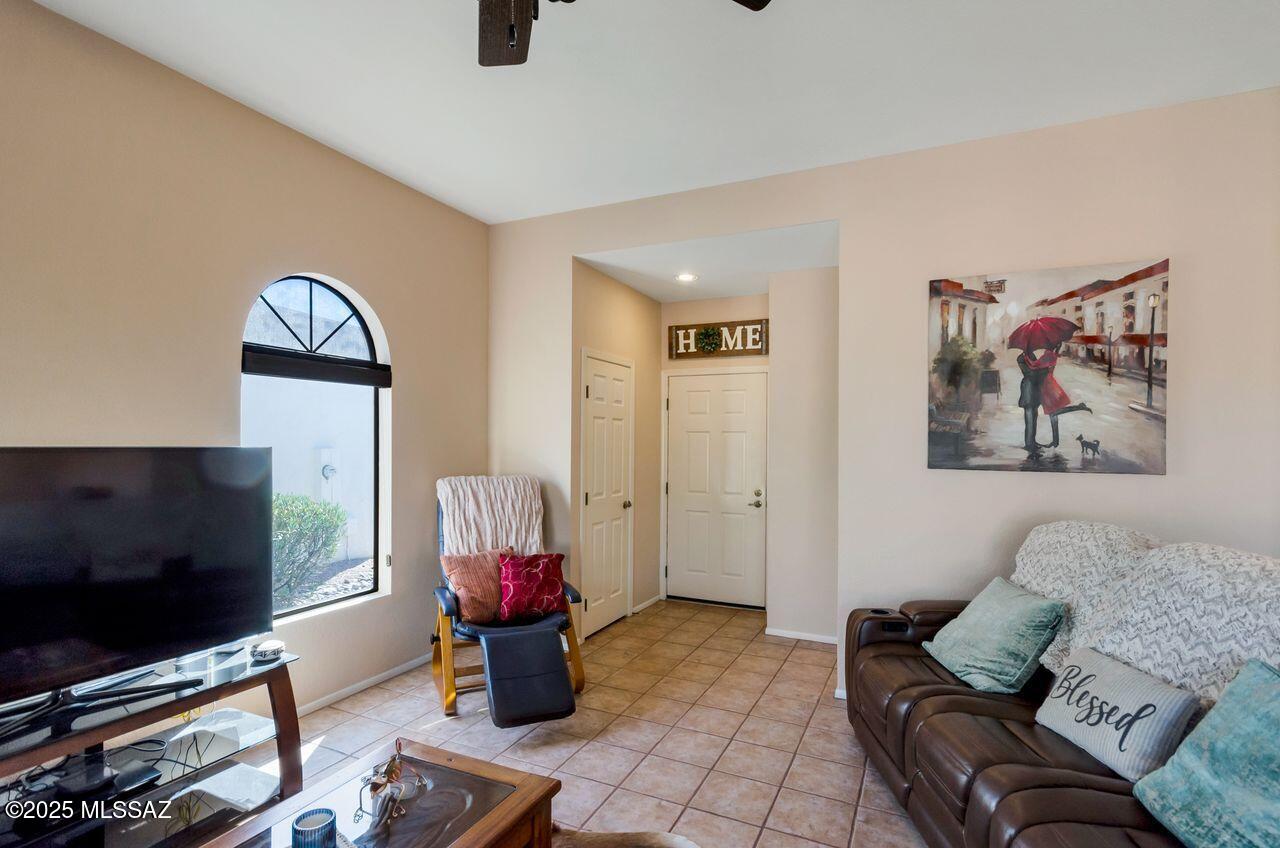 1735 E Broken Bow Way