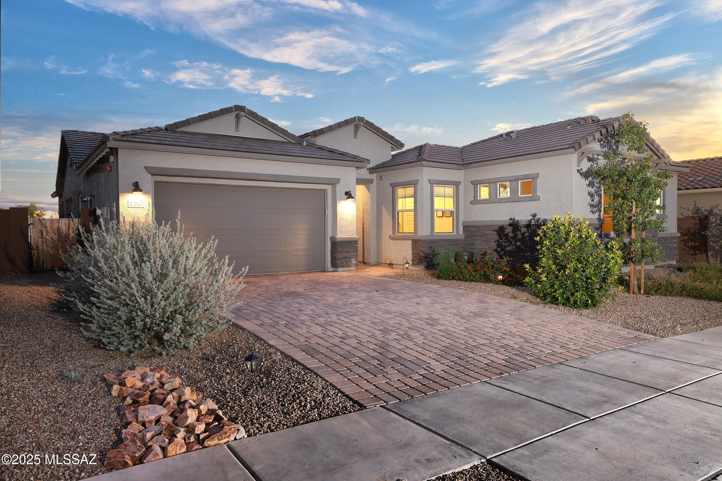 2567 W Plateau Ridge Drive