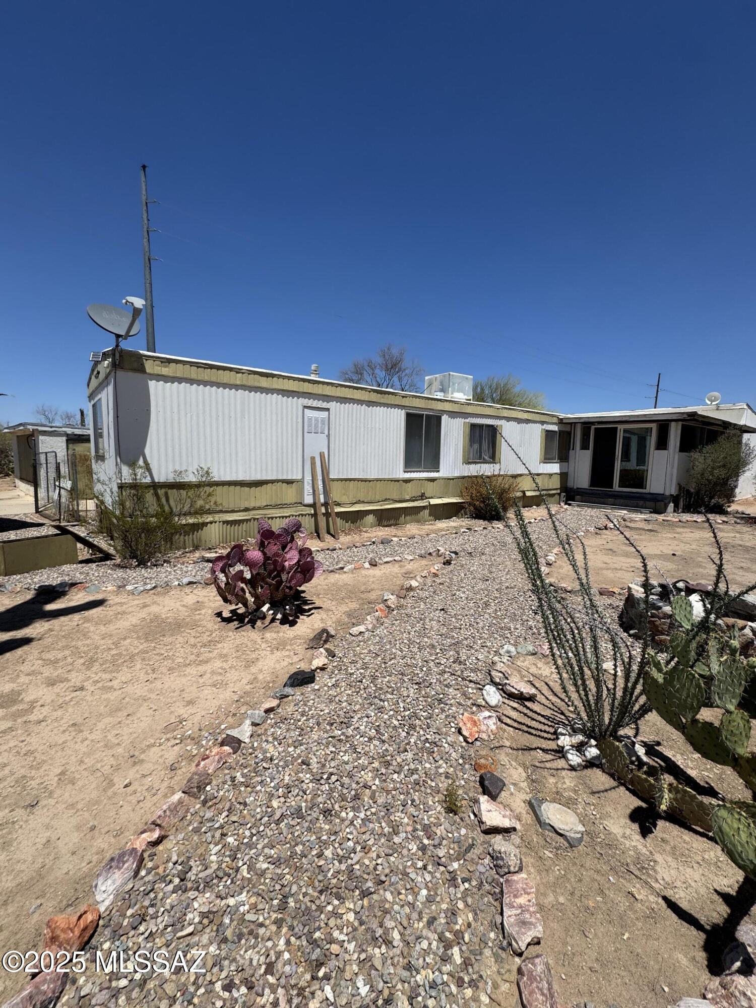 2590 N Camino Avra