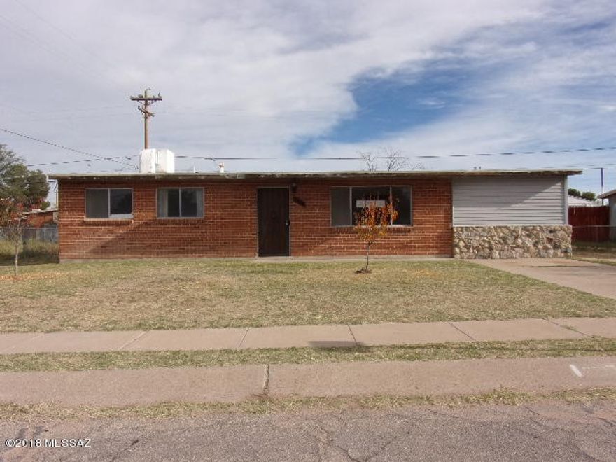 Loads of potential! Wonderful fix up  opportunity to create a master piece! Bring your tool box and make this house your home! Large back yard with plenty of room for entertaining. Close to schools, freeway, shopping, and dining. Come see today!