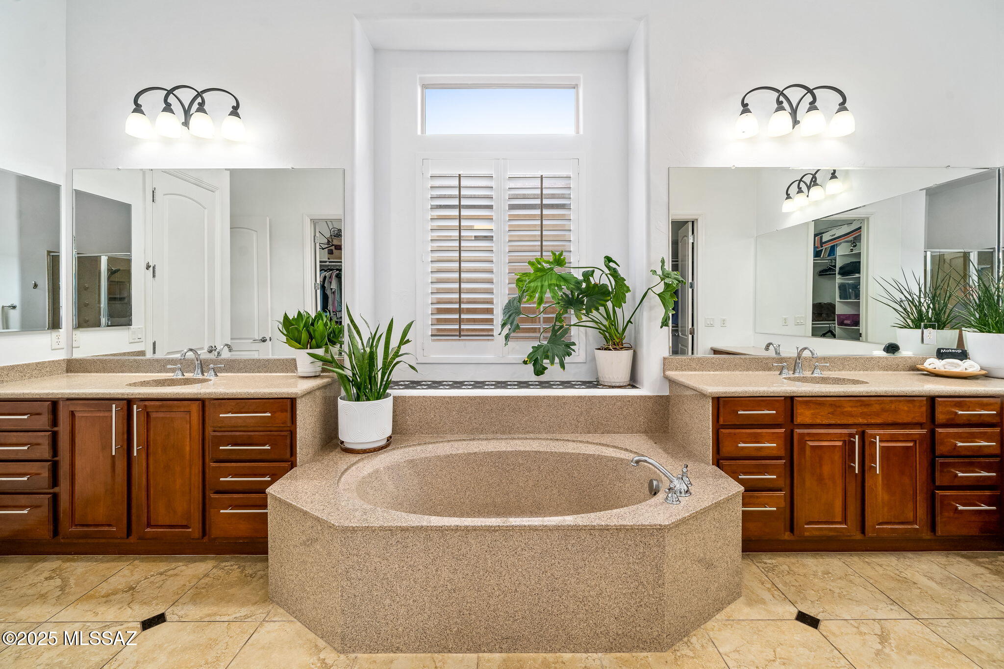 1227 W Calabria Court