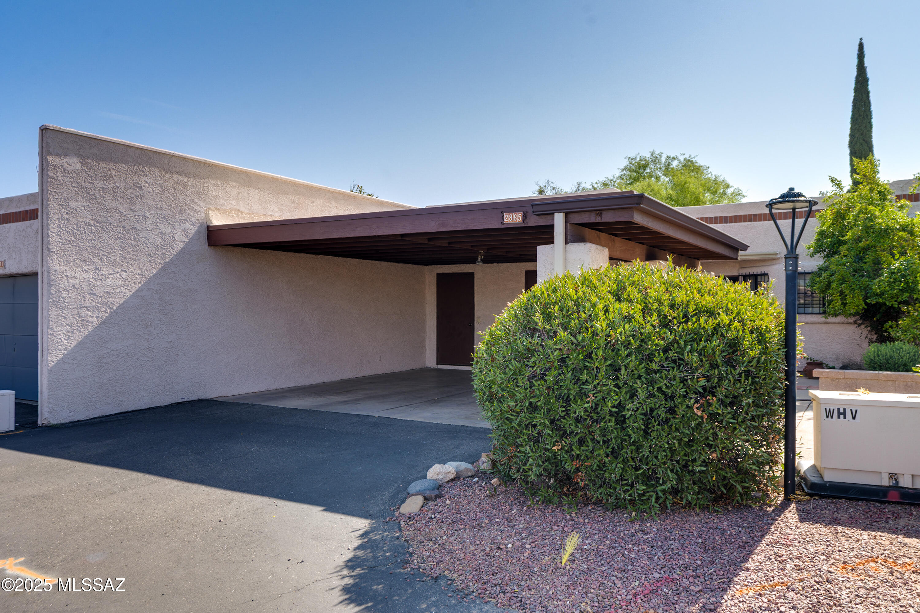 2885 E Weymouth Circle