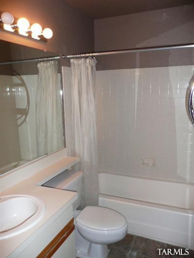 Coronado Place Condominiums II (Units 37-158) - Residential Lease