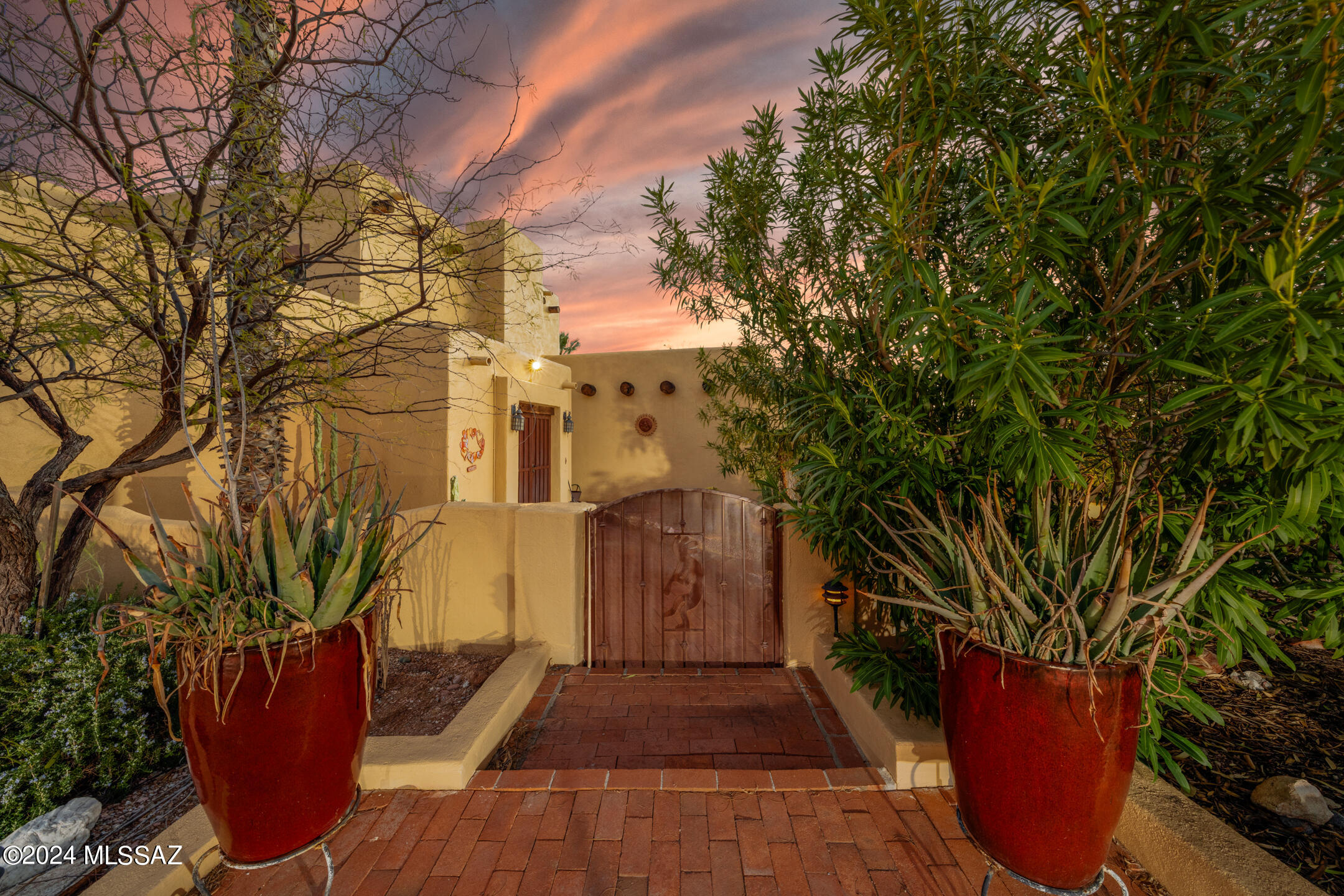 Tanque Verde Vista (1-26) - Residential