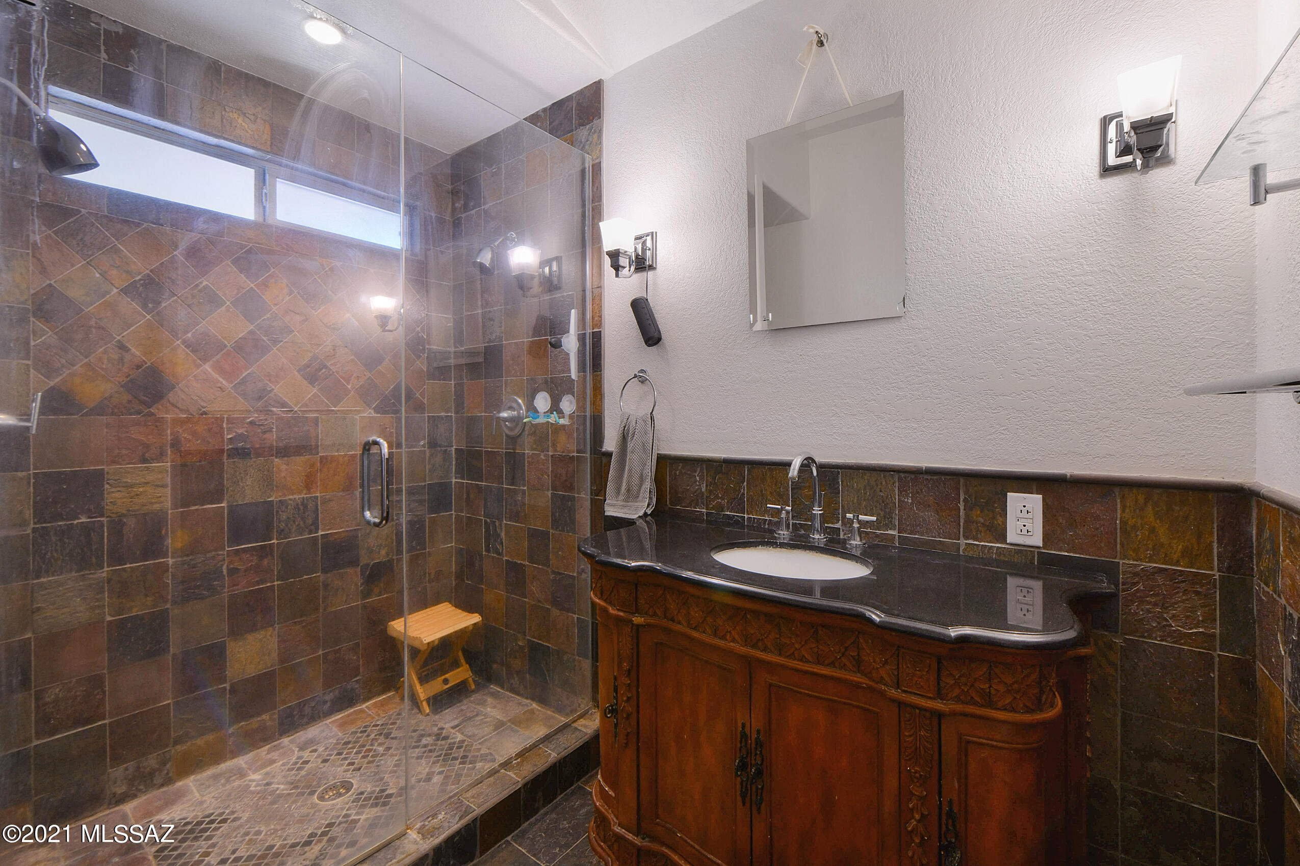 Campana De Plata (1-77) - Residential
