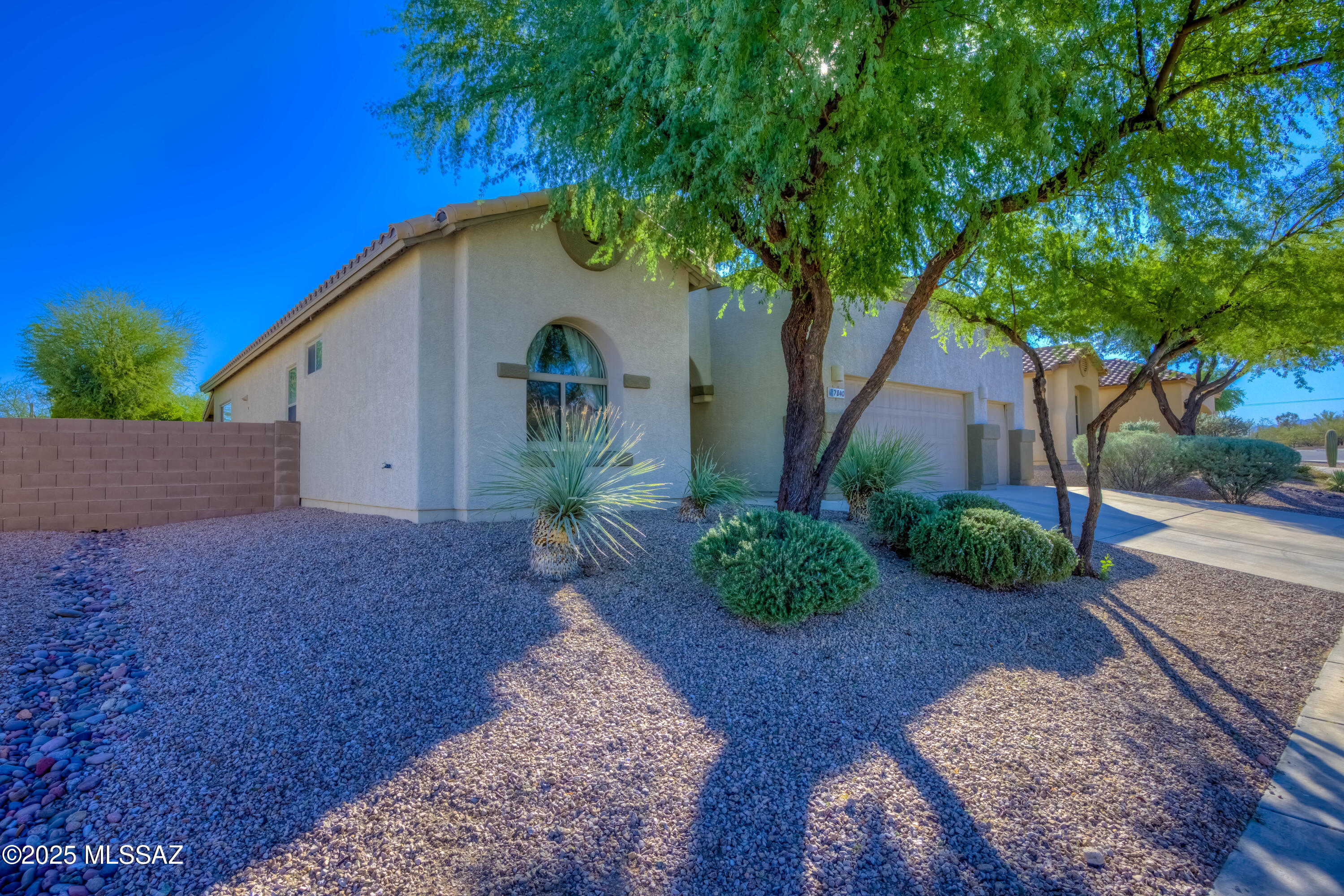 7840 N Box Camp Place