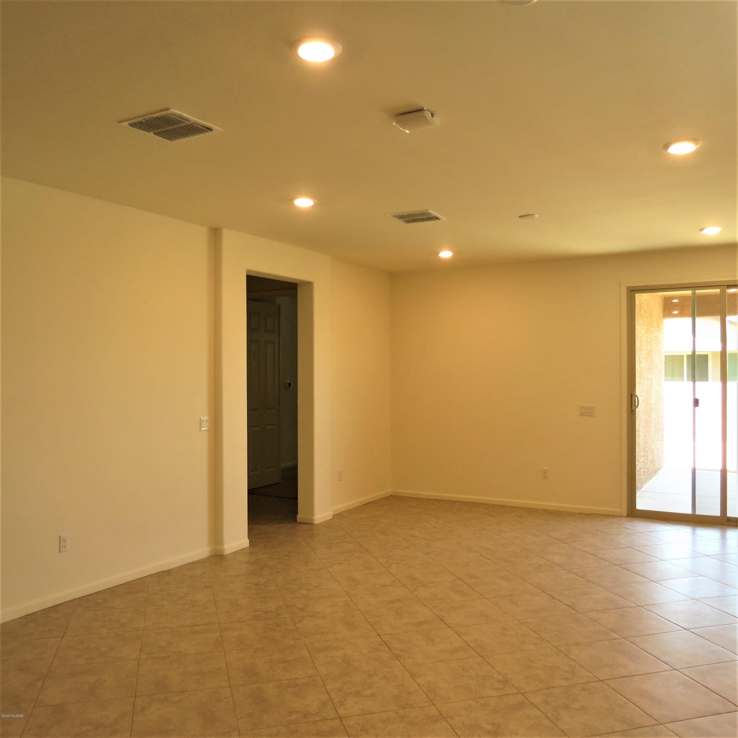 The Vistas At Rincon Knolls SQ20152600506 - Residential Lease