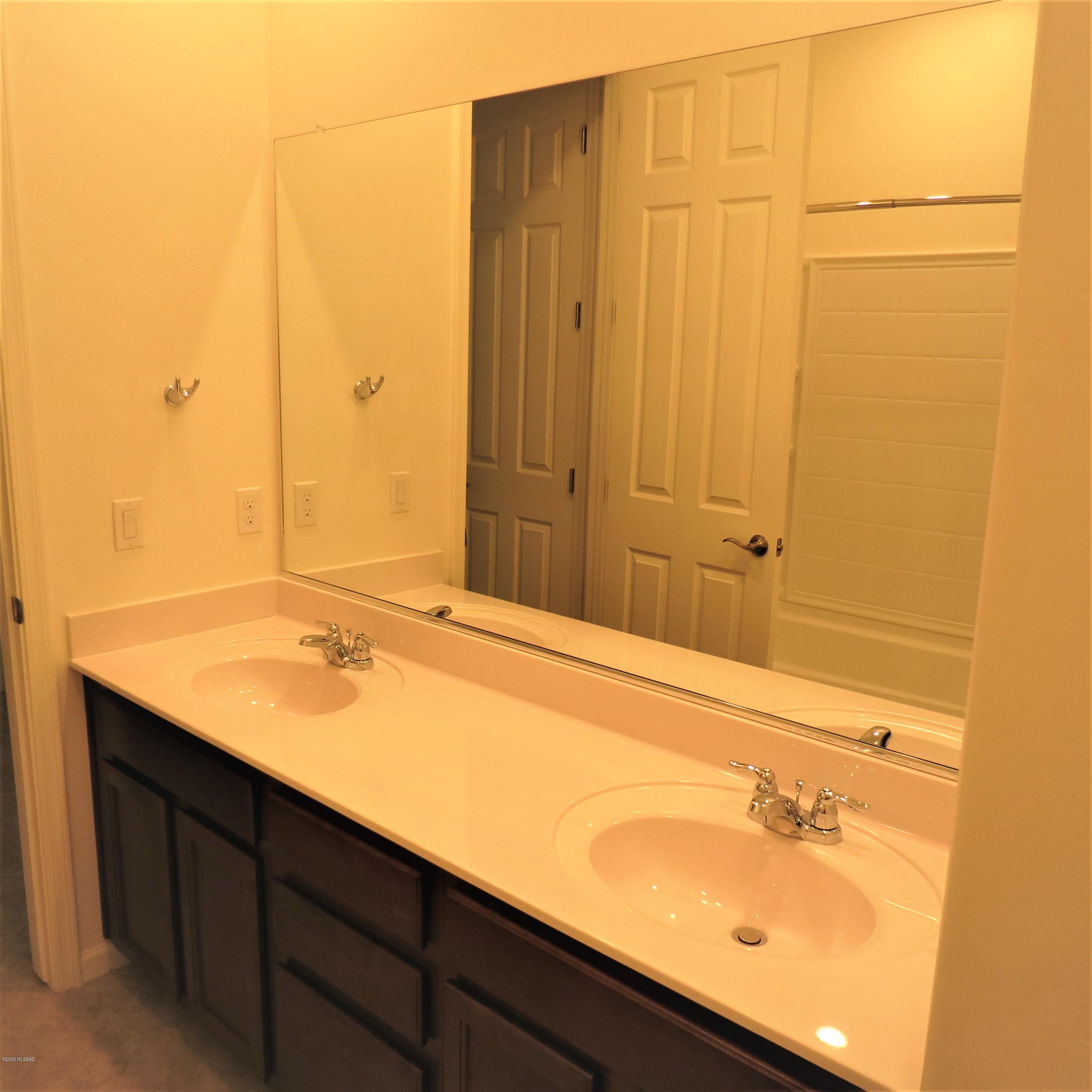 The Vistas At Rincon Knolls SQ20152600506 - Residential Lease
