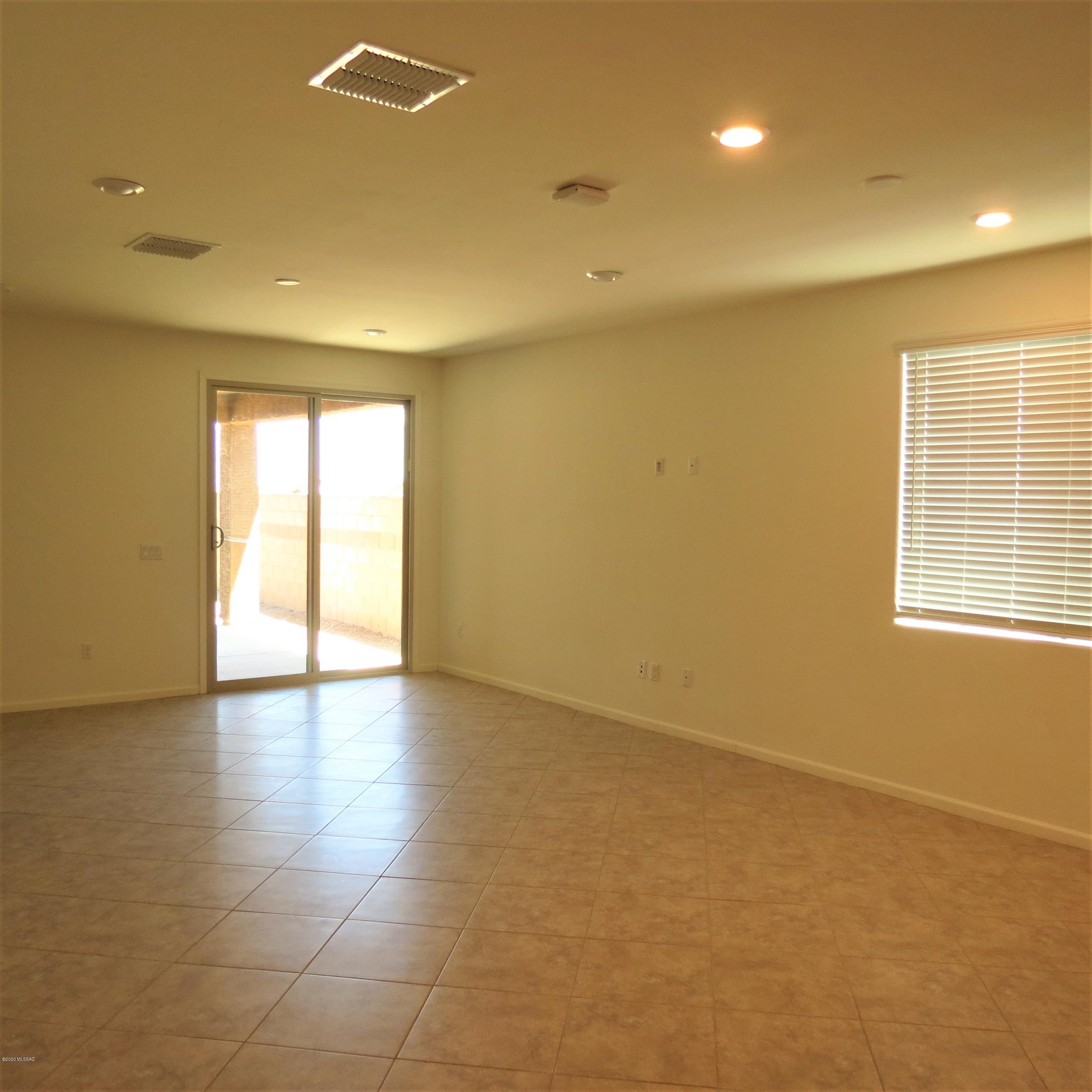 The Vistas At Rincon Knolls SQ20152600506 - Residential Lease