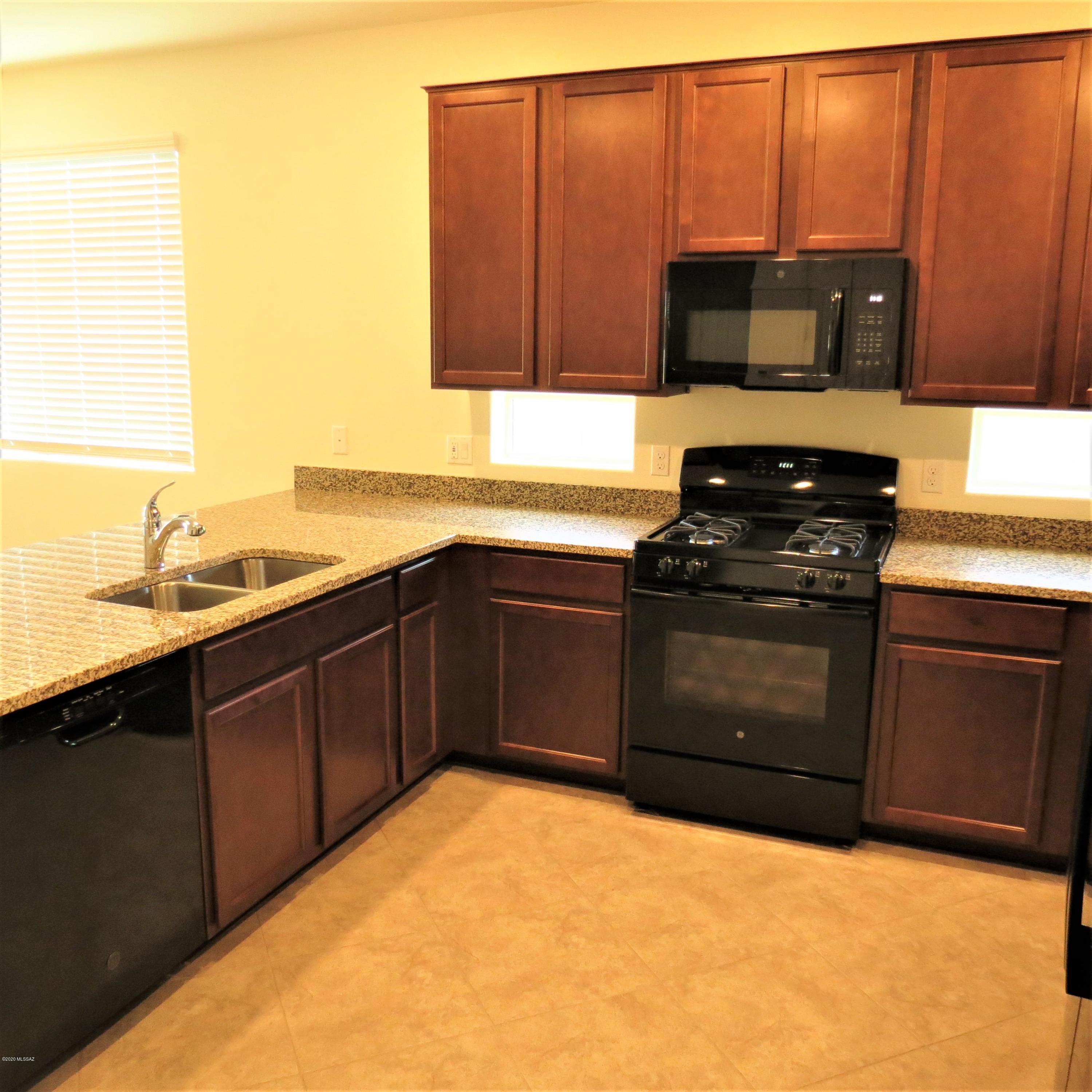The Vistas At Rincon Knolls SQ20152600506 - Residential Lease