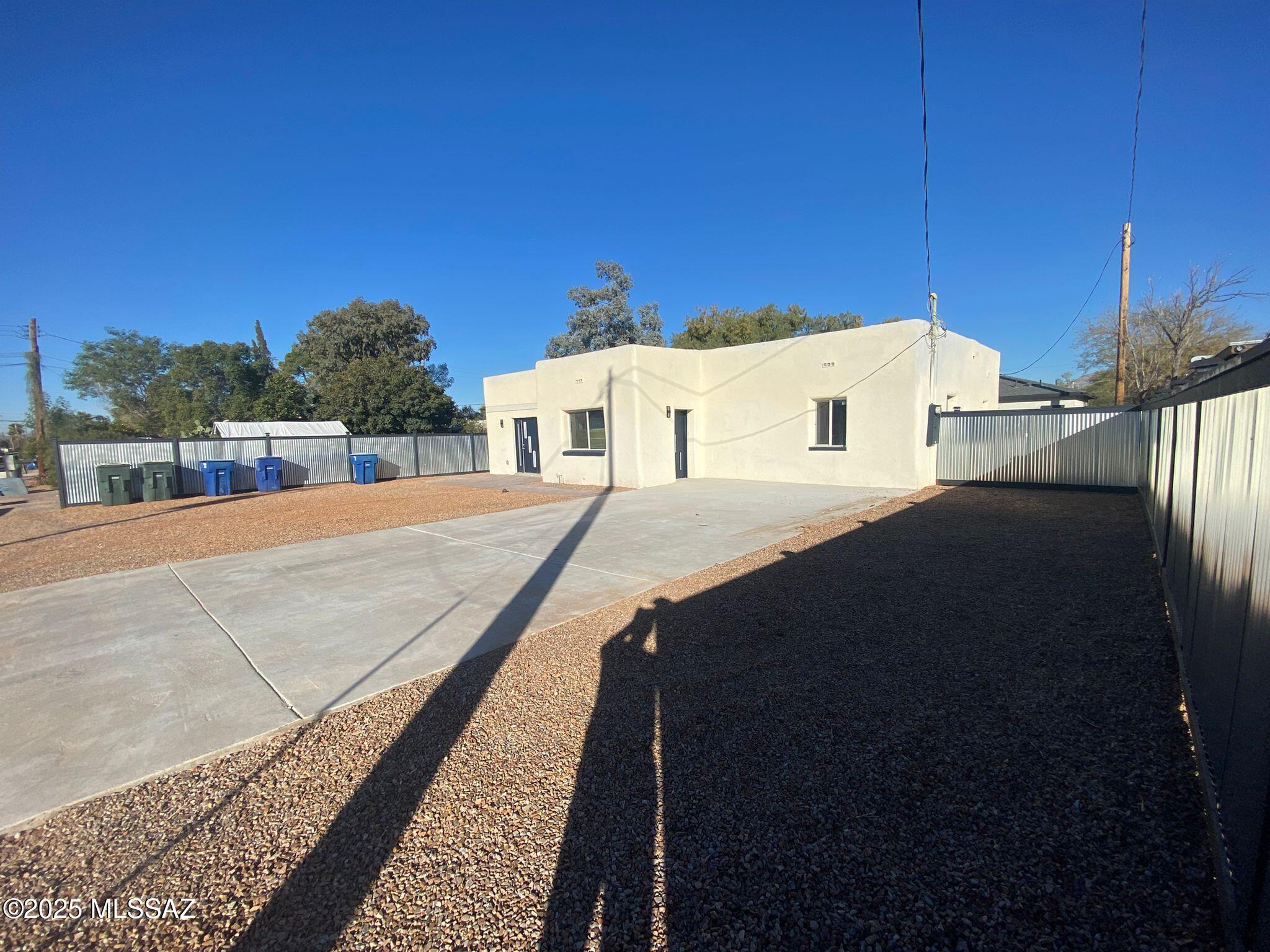 3525 E Willard Street