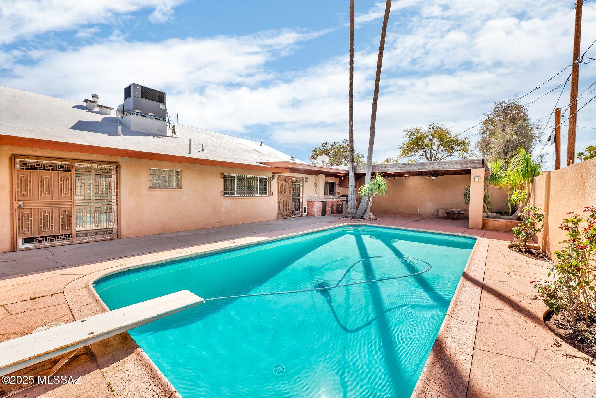 223 N Rojen Court