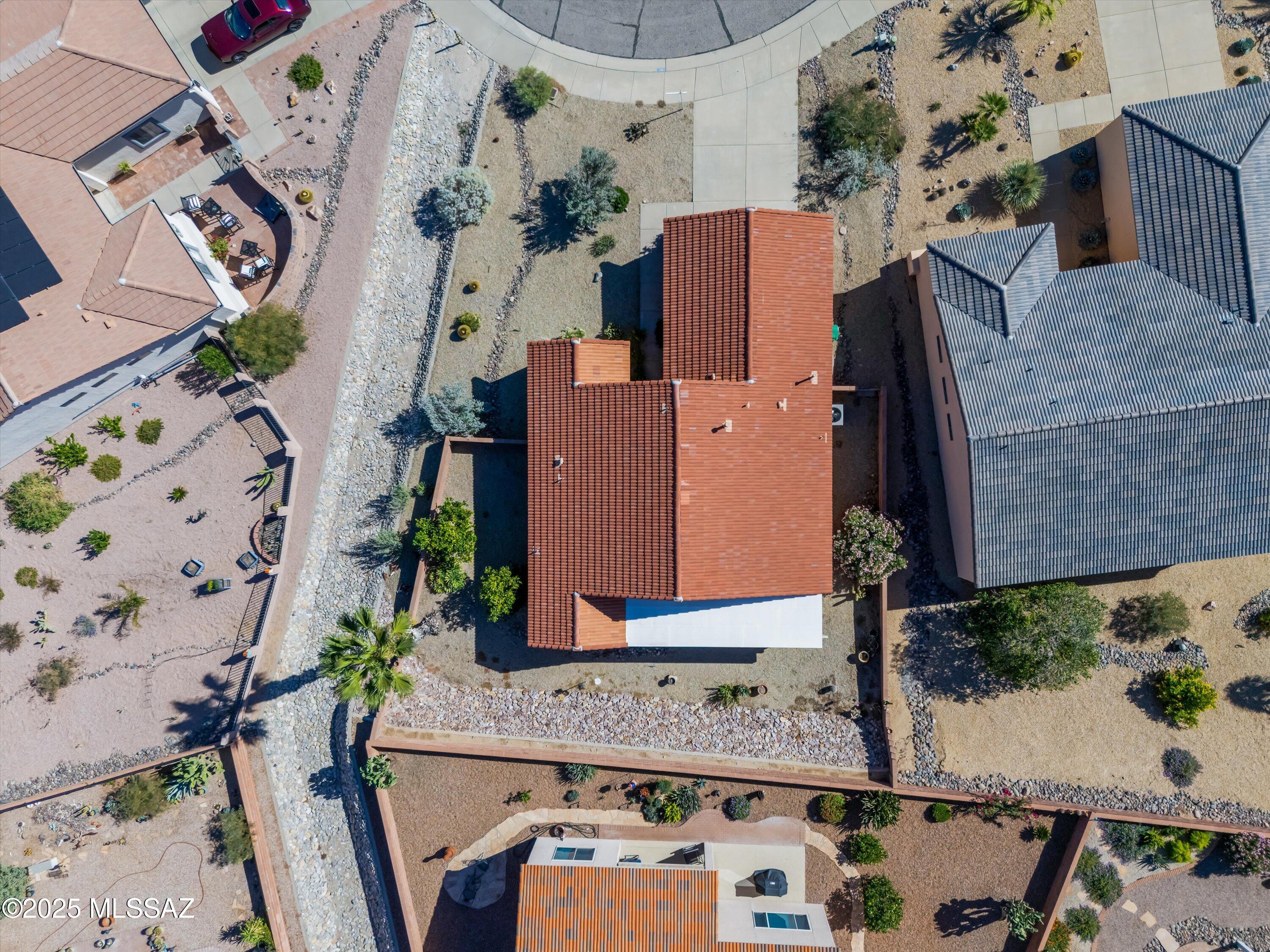 287 N Via La Castellana