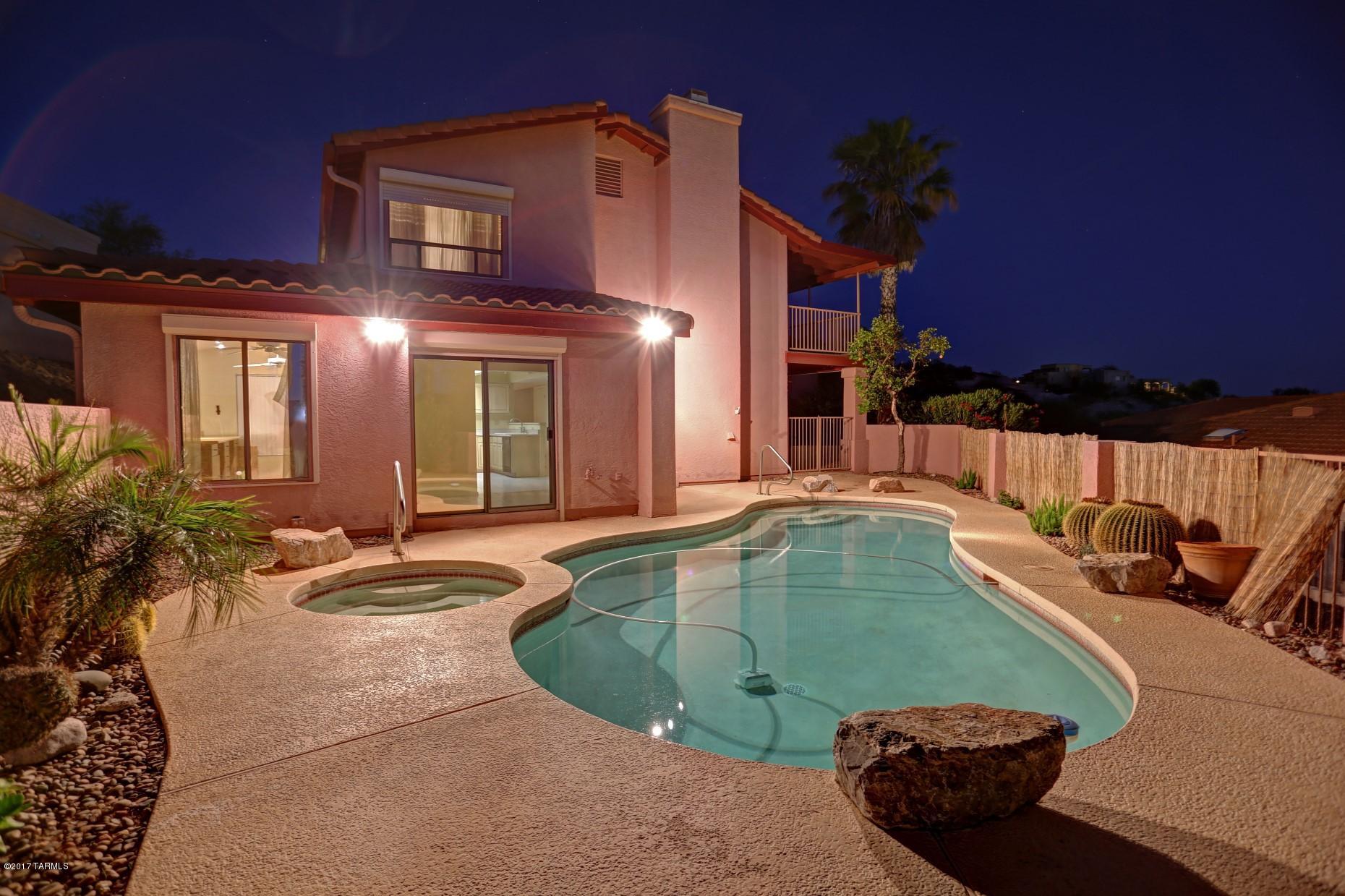 Rio Robles Est - Residential