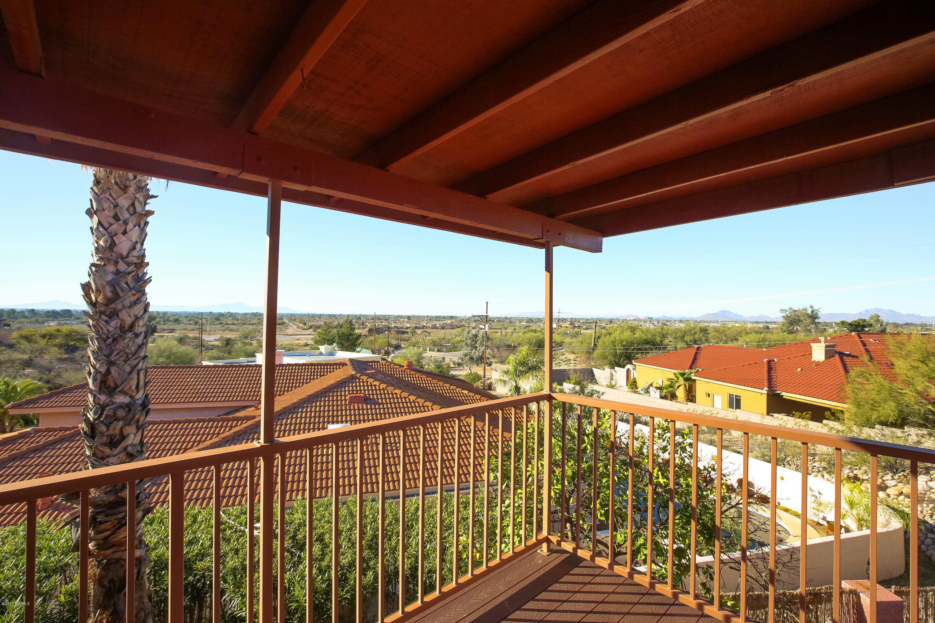 Rio Robles Est - Residential