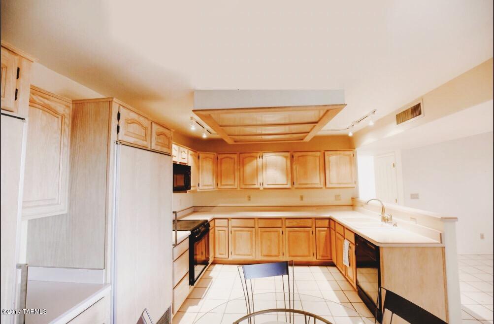 Rio Robles Est - Residential