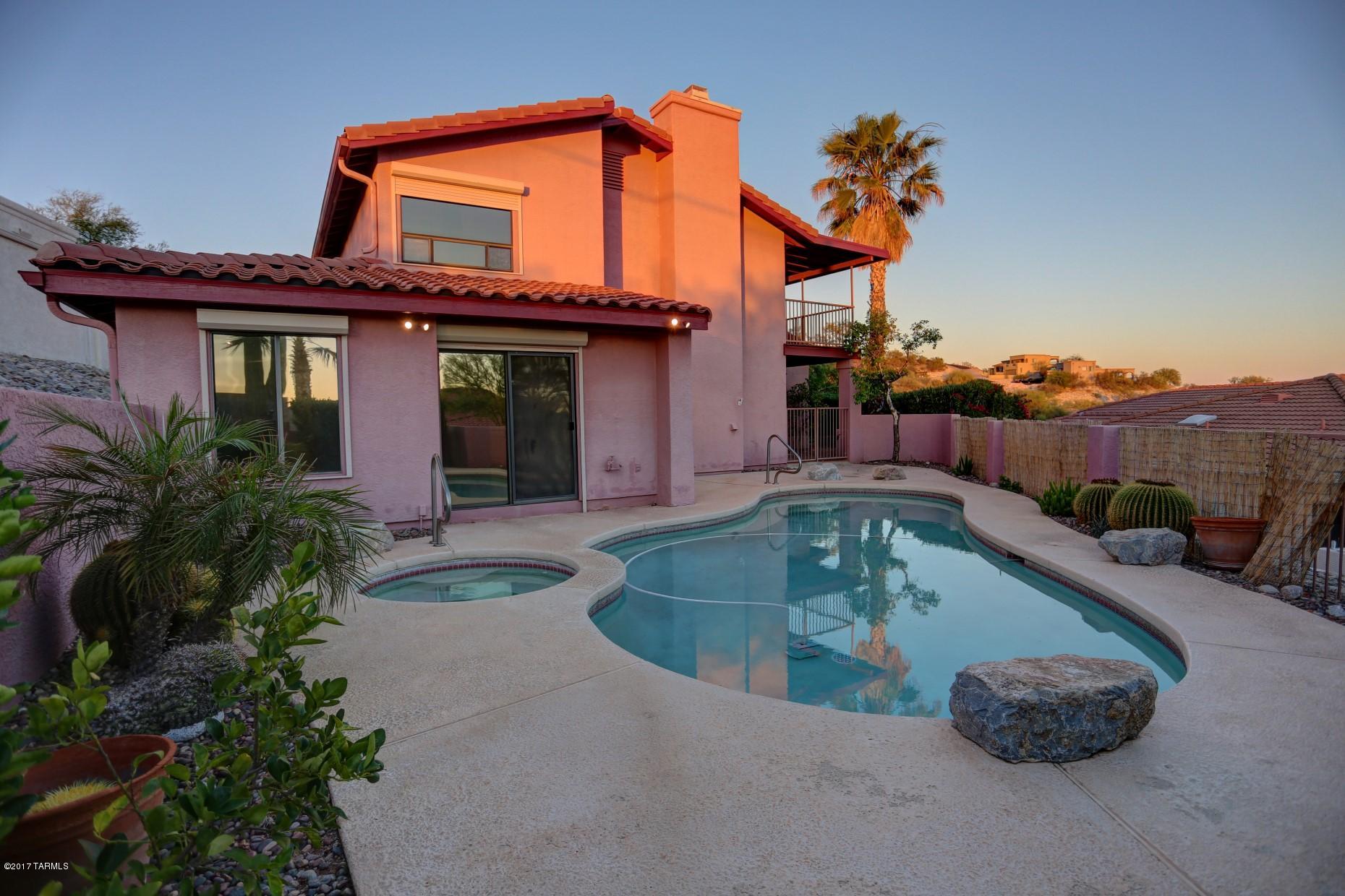 Rio Robles Est - Residential