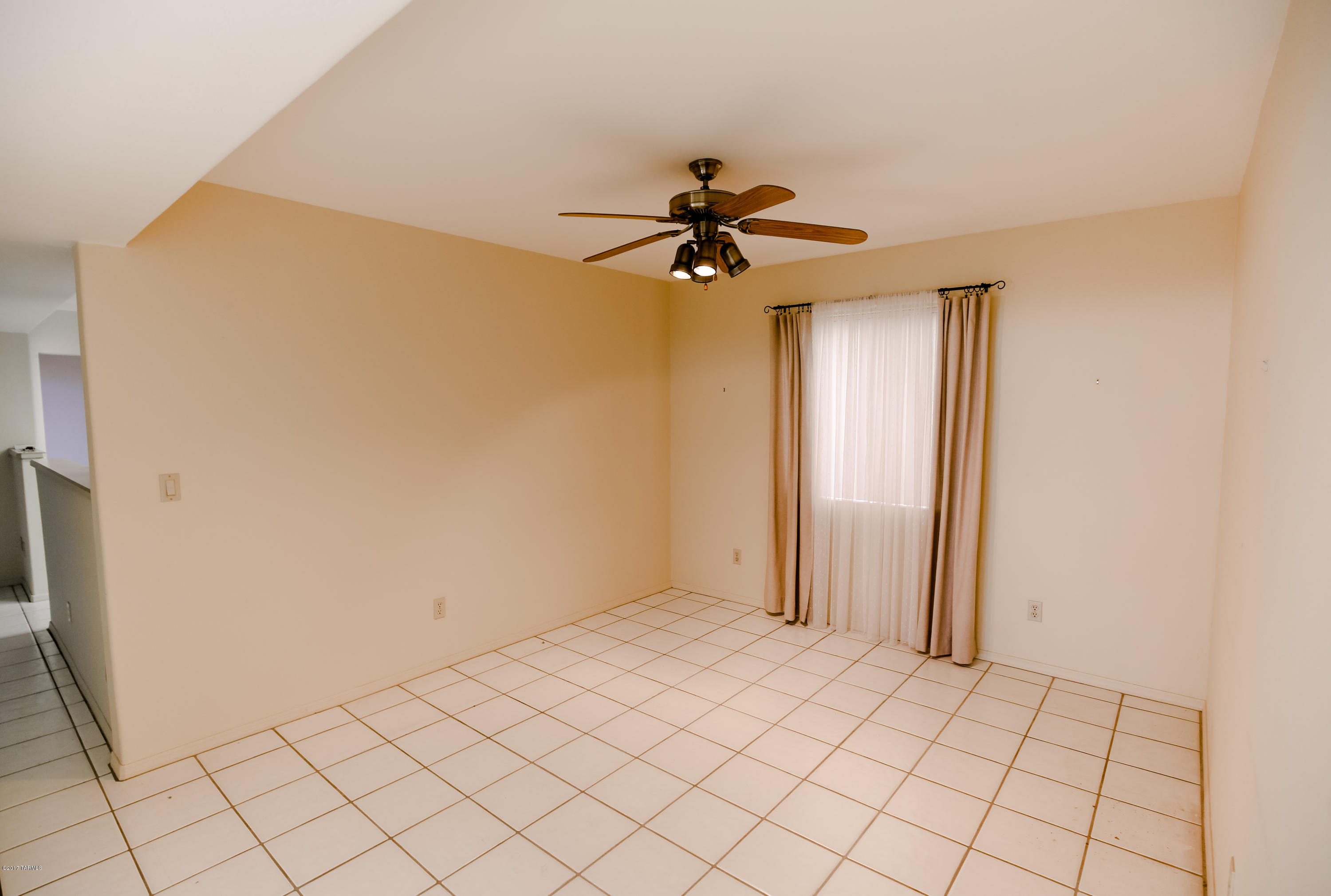 Rio Robles Est - Residential