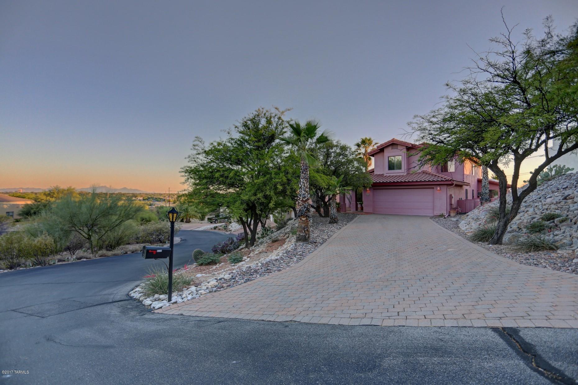 Rio Robles Est - Residential