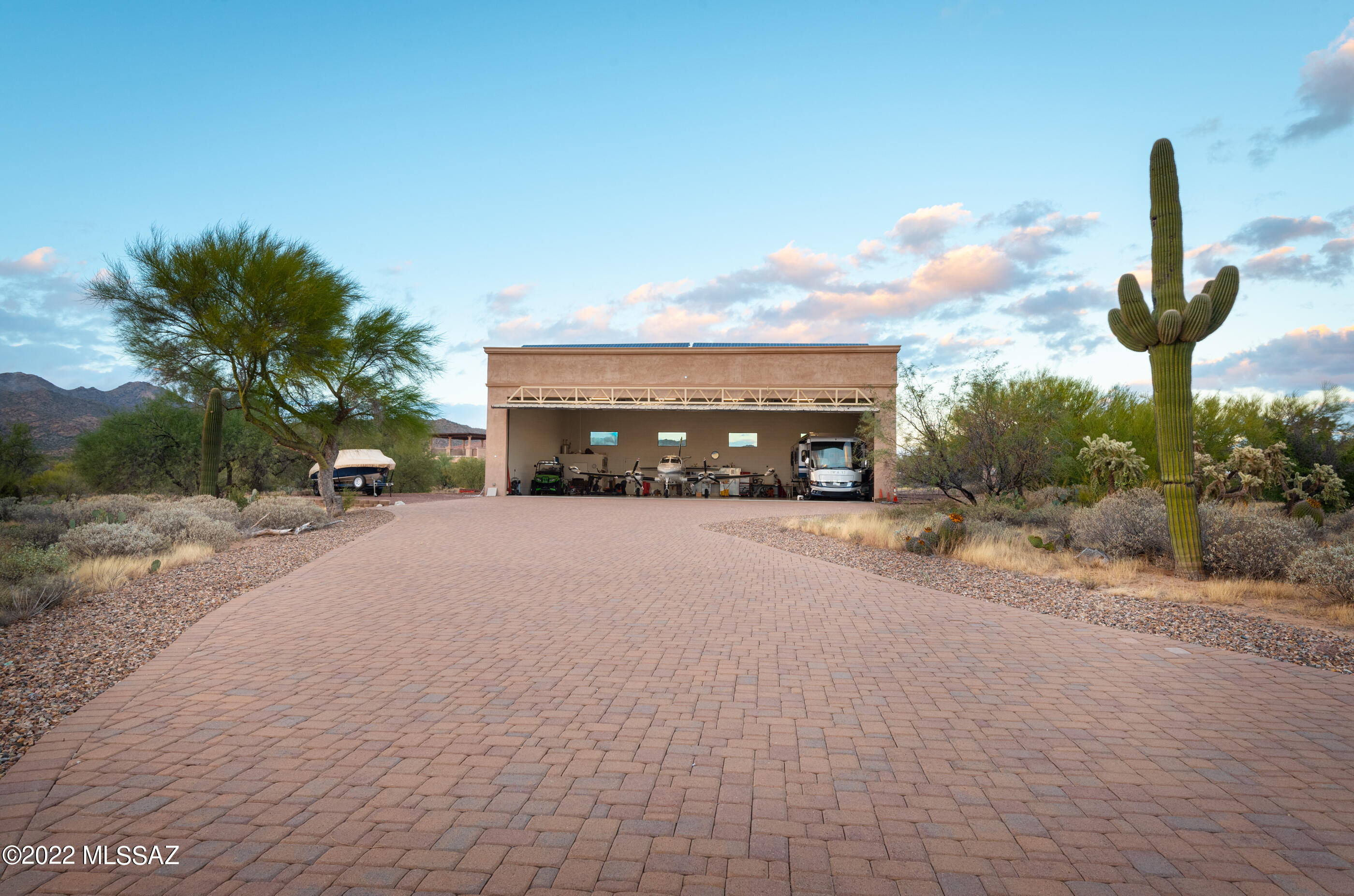 La Cholla Airpark - Residential