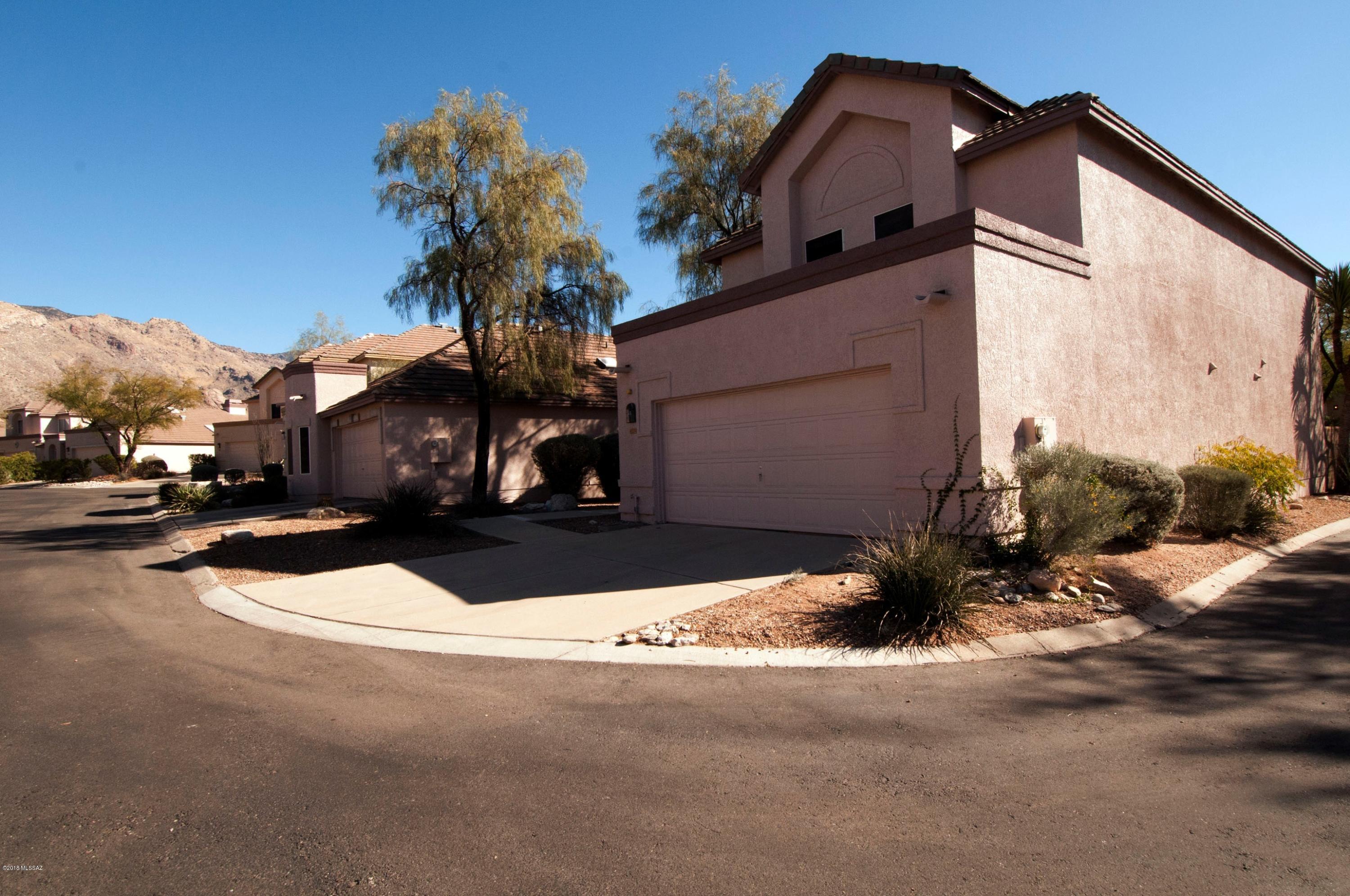 Las Palomitas - Residential