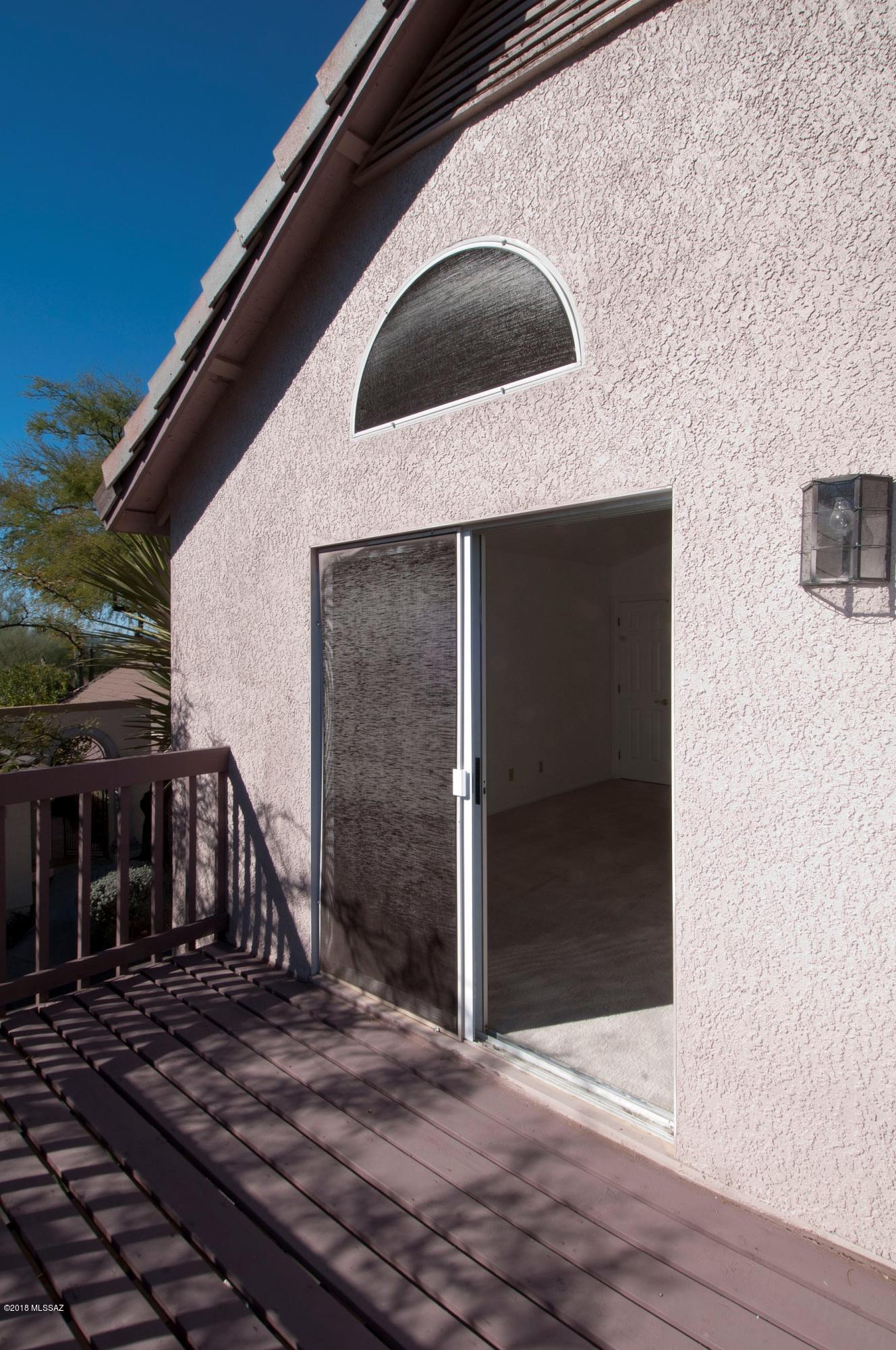 Las Palomitas - Residential