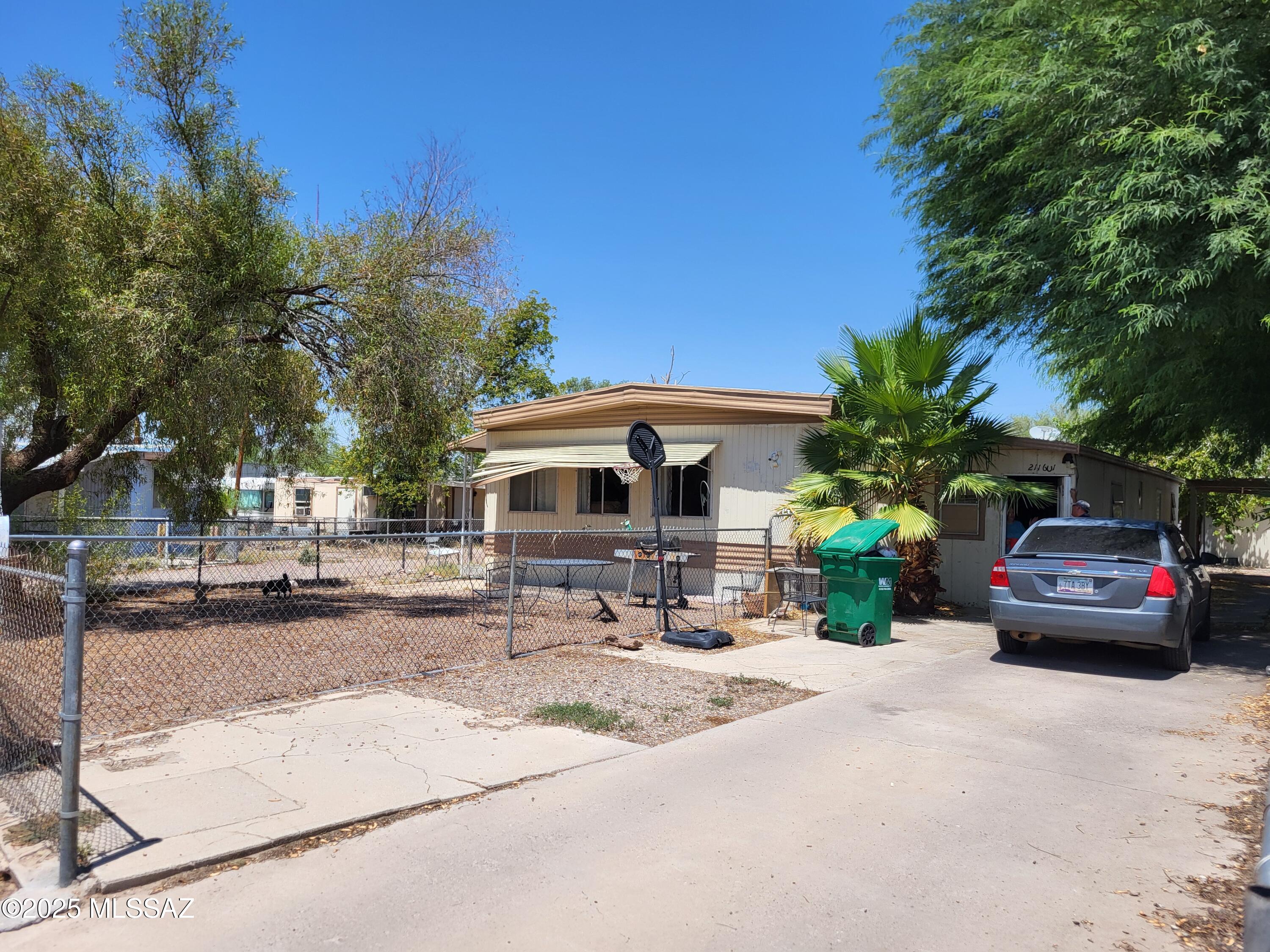 2116 W La Osa Street