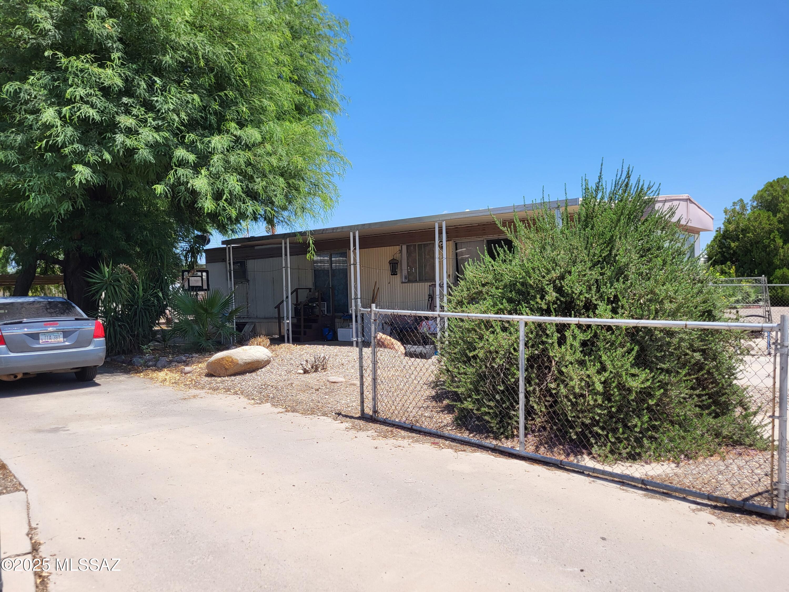 2116 W La Osa Street