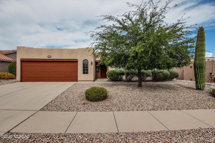 Located in the heart of Oro Valley is this wonderful 3 bedroom 2 bath with extra large bonus room! Features include Engineered wood floors, soaring ceilings with exposed beams and Beehive fireplace. Updated kitchen boasts SS appliances, granite, island, gas range and ample cabinet/counter space. Spacious Primary suite with double vanity, separate shower, soaking tub and large walk-in closet. Nicely landscaped backyard with pavers, grass and mature trees.( 5yr roof warranty 2019) Come take a View!