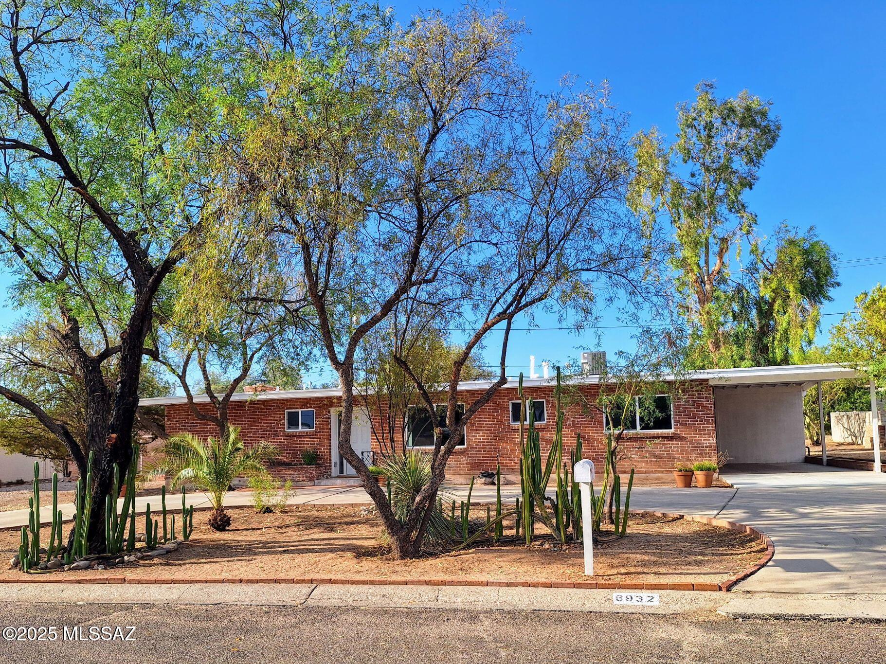 6932 E 4th Street