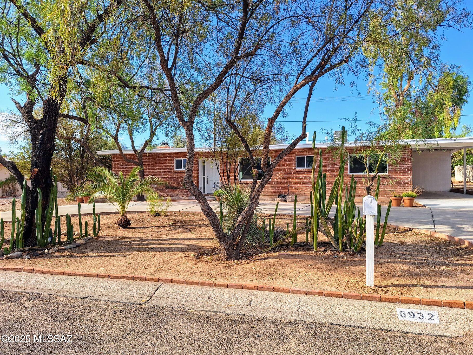 6932 E 4th Street