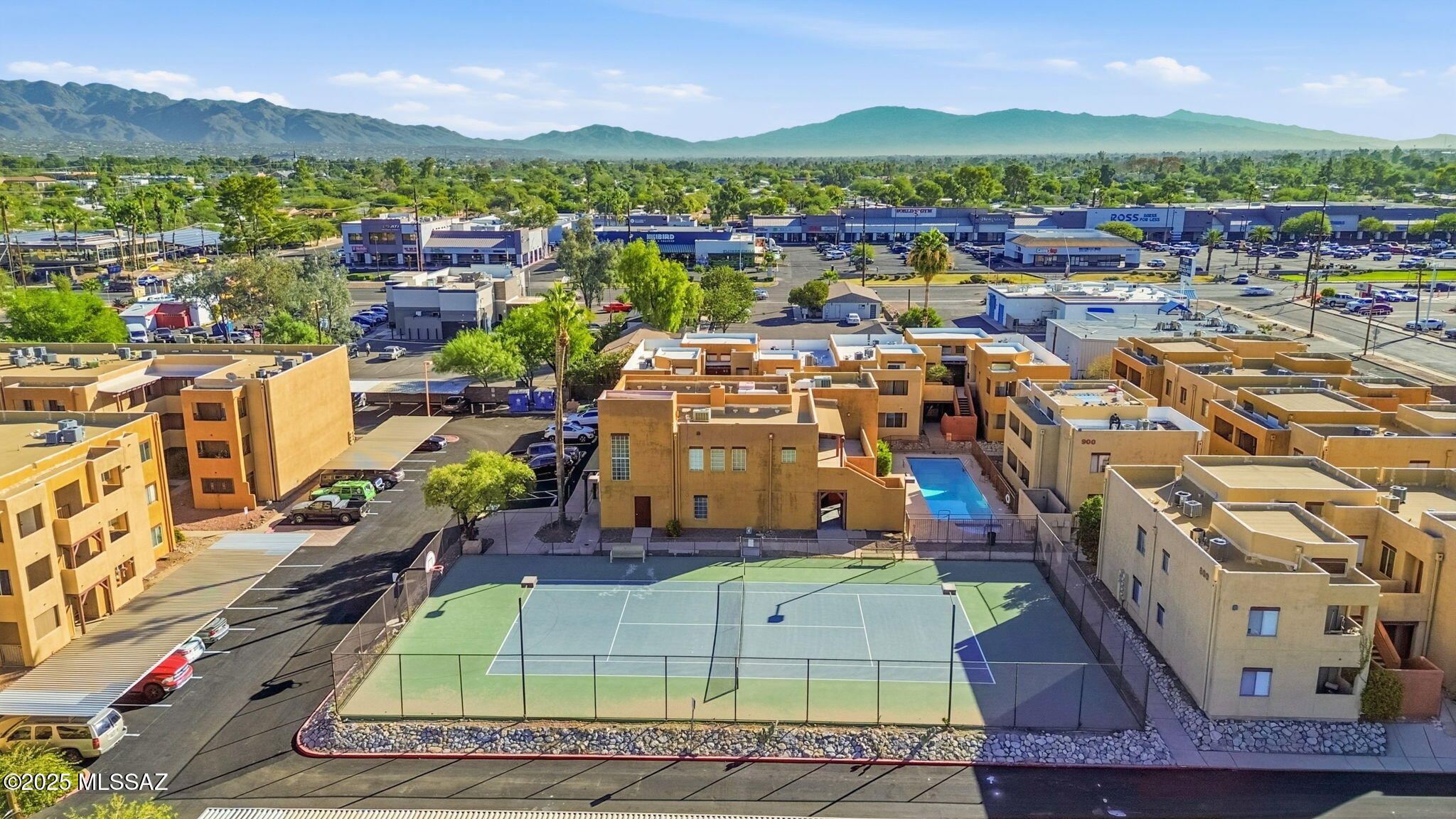 1810 E Blacklidge Drive 1026