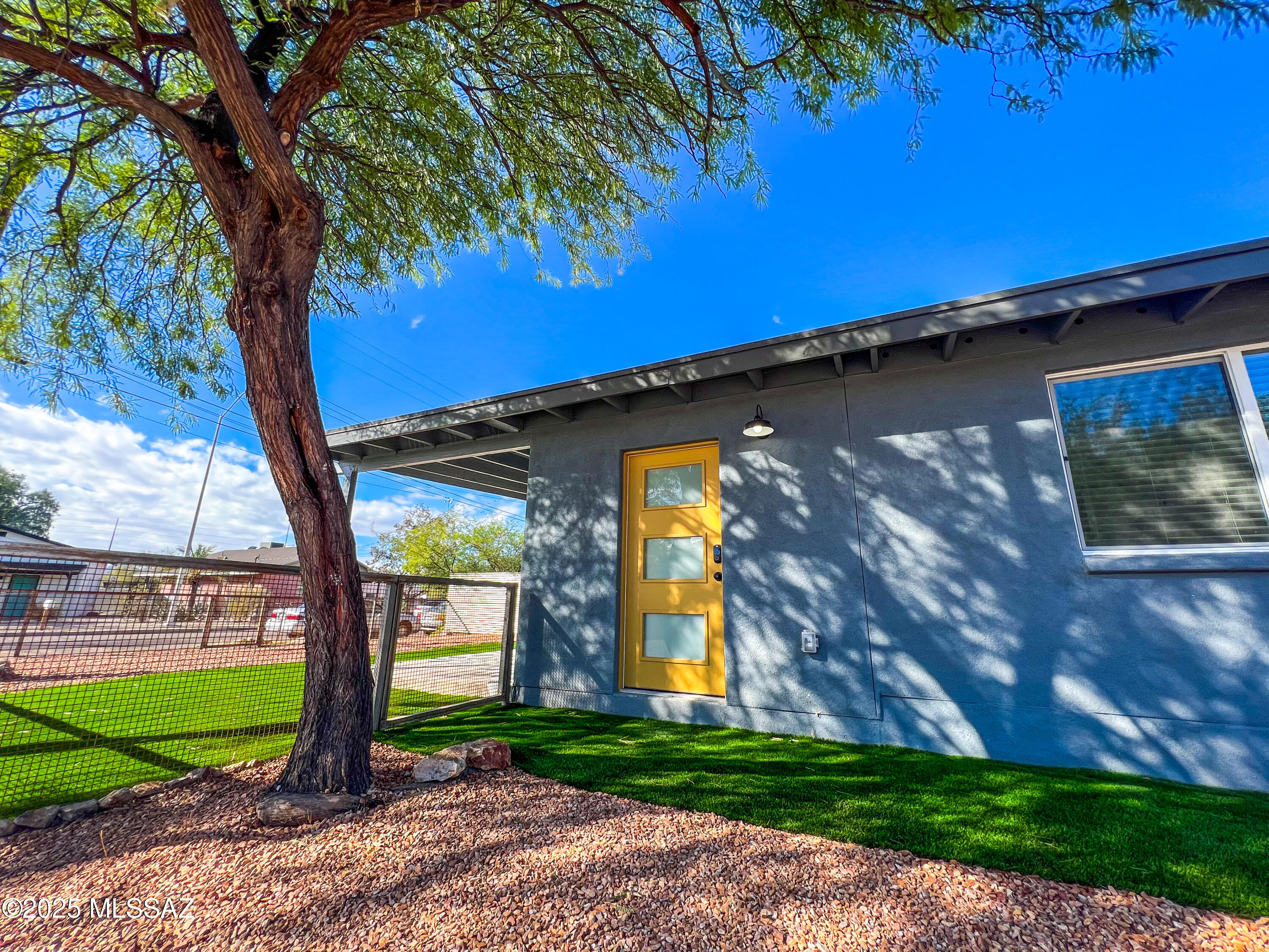 802 N Contzen Avenue