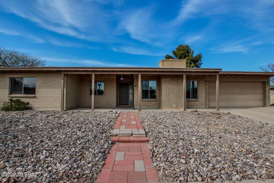 Fantastic mountain views! Great East side location. Wonderful 4 bedroom 2 bath home., with garage. Features include, fresh paint, new carpets and a cozy fireplace. The backyard is perfect for entertaining with a refreshing pool, covered patio, mature trees and extended yard. Don't forget about those amazing VIEWS! Solar lease.  Move-in-ready!
Come take a look before it's gone.