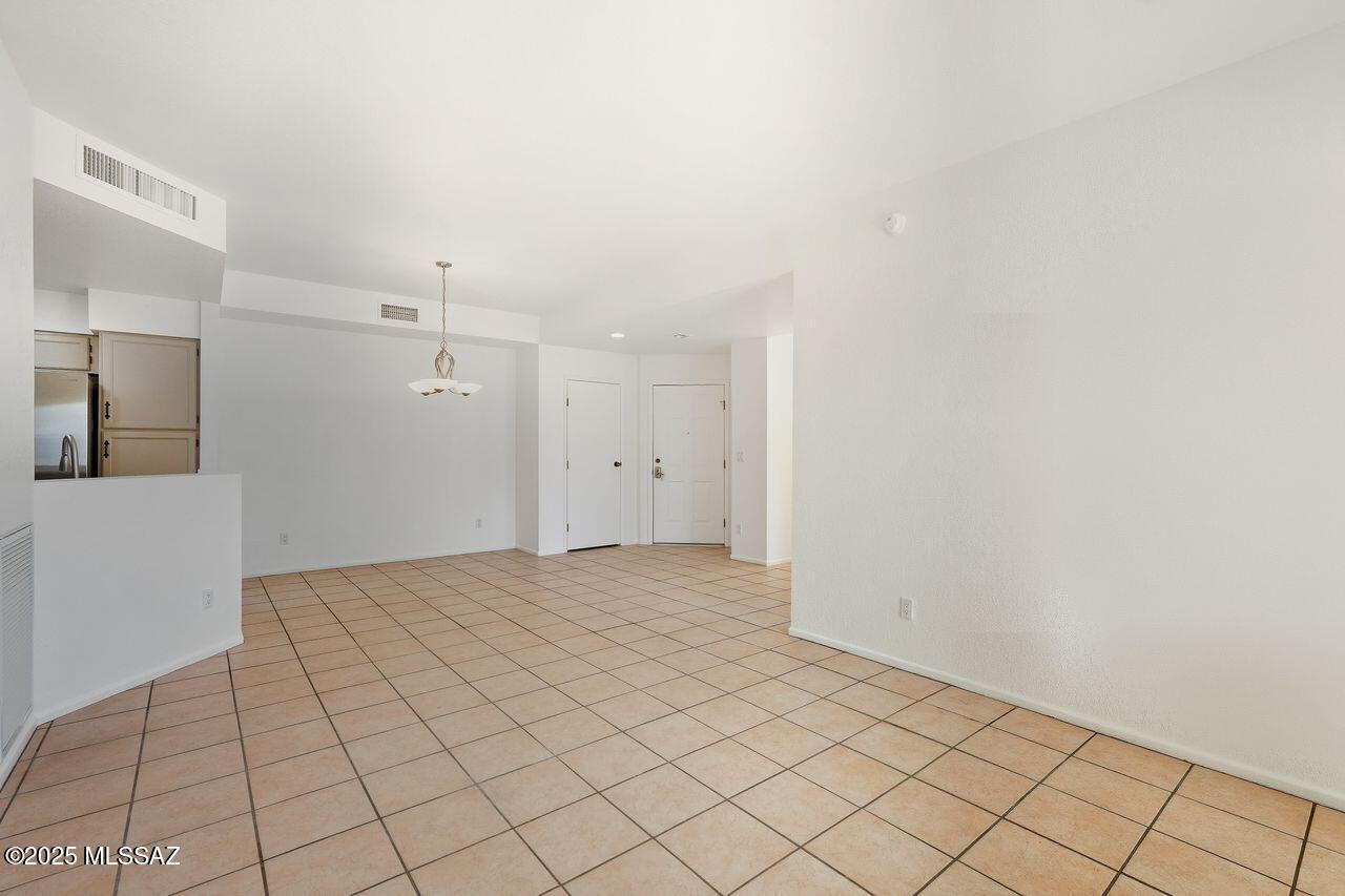 5565 N Sapphire Drive