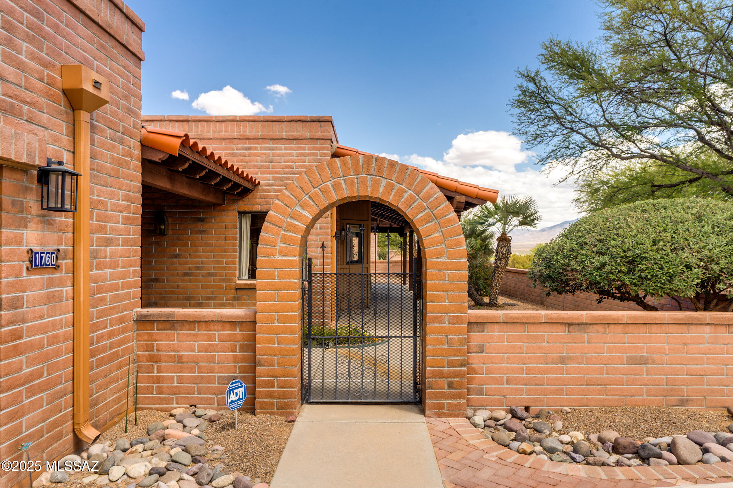 1760 W Camino Urbano